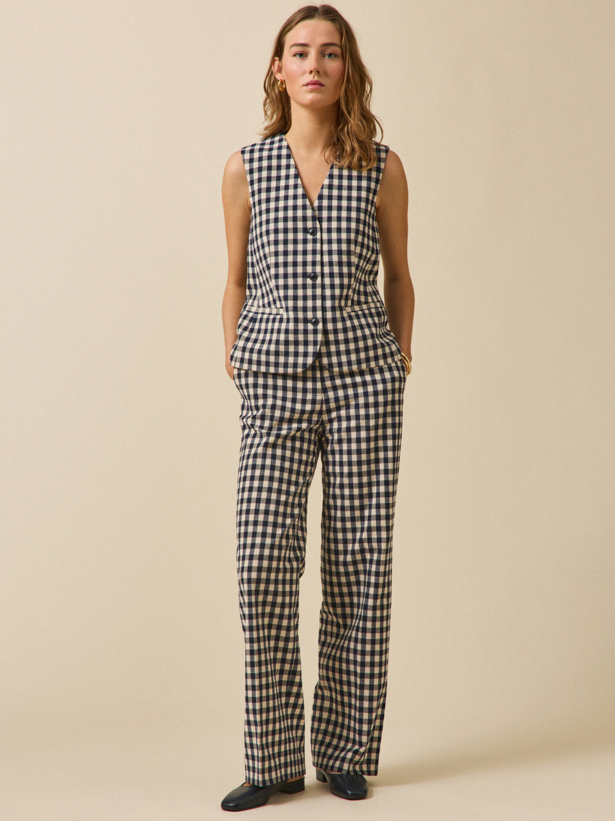 Women's sleeveless suit vest in gingham checks