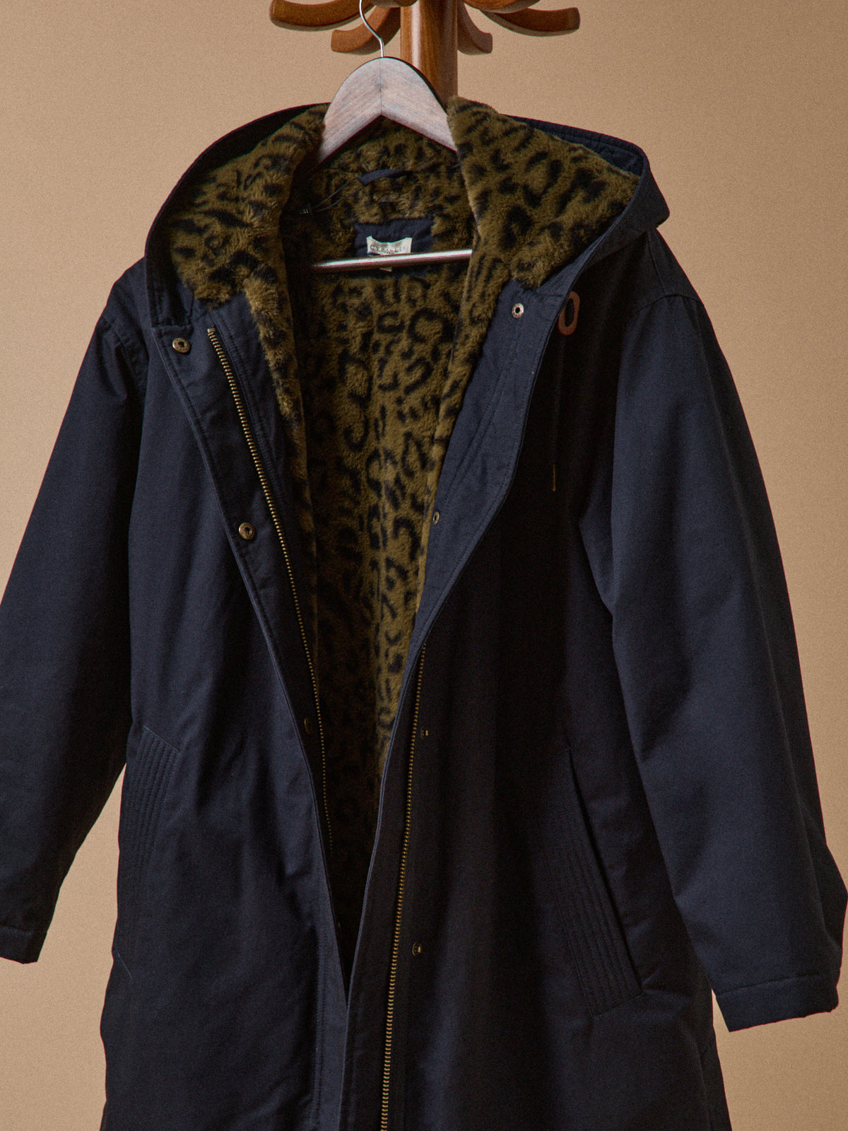 Women's mid-length parka with faux-fur lining