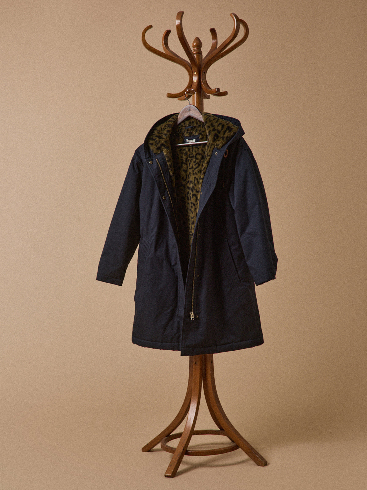 Women's mid-length parka with faux-fur lining