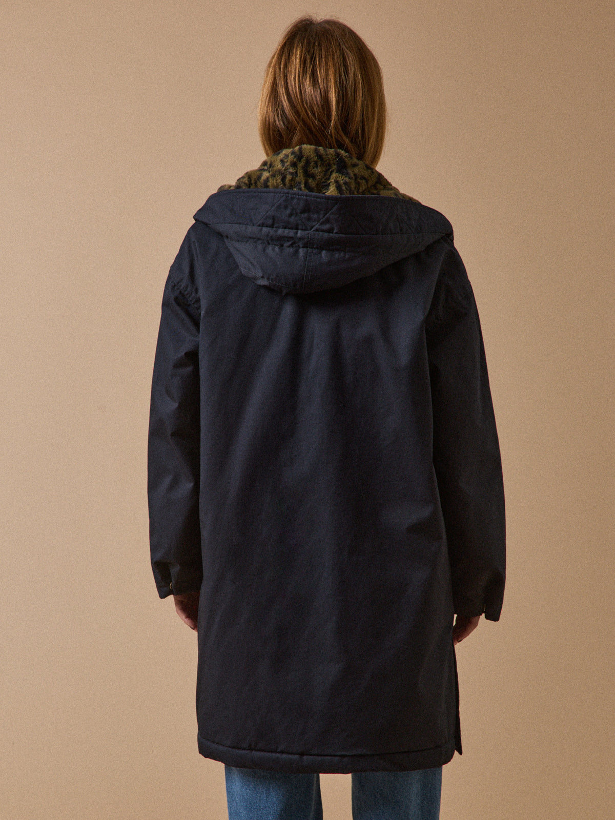Women's mid-length parka with faux-fur lining
