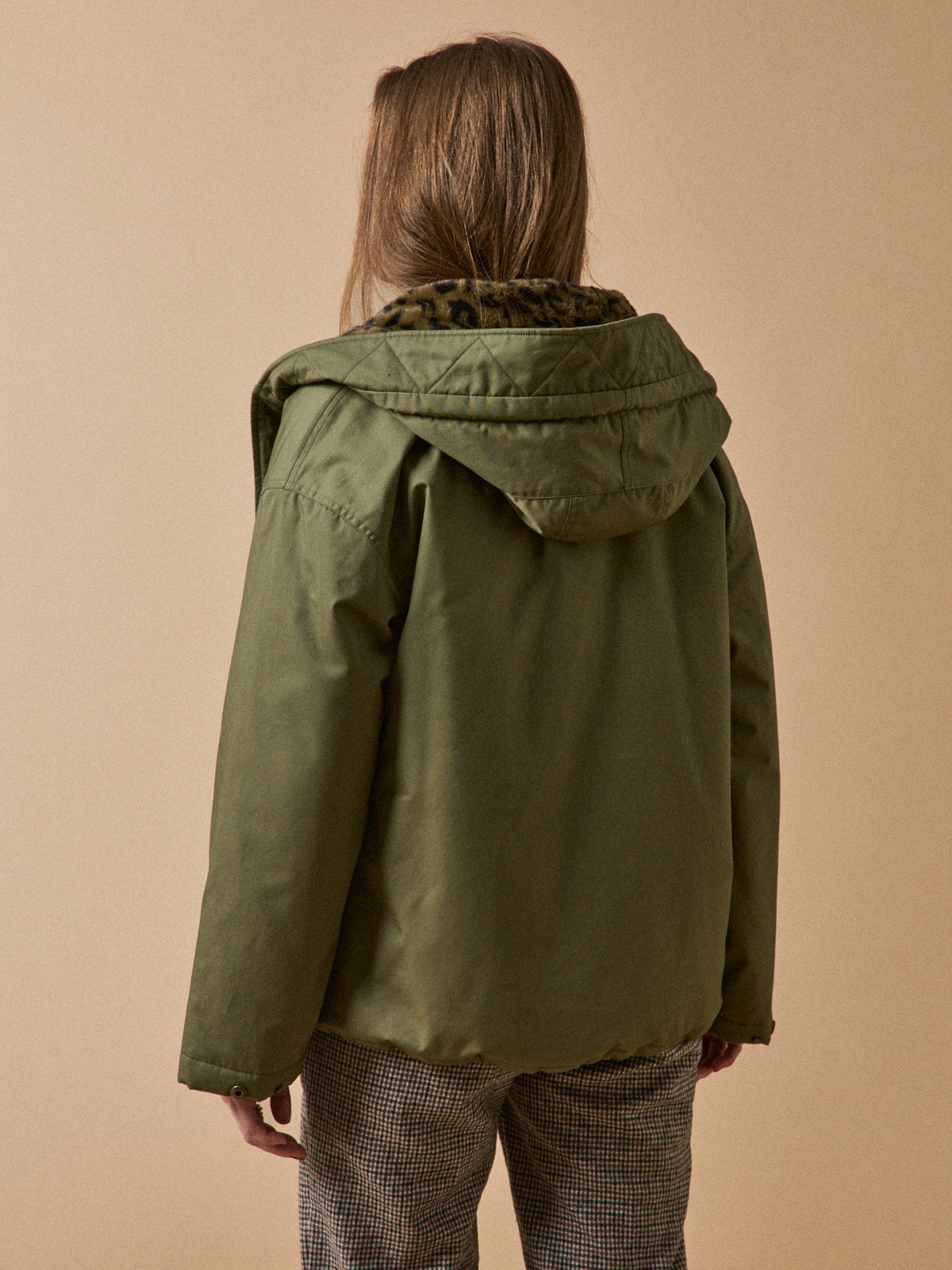 Women's short parka with faux-fur lining