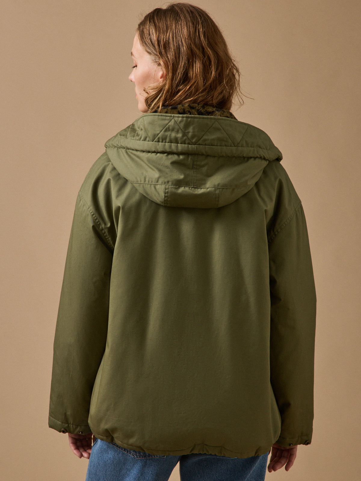 Women's short parka with faux-fur lining