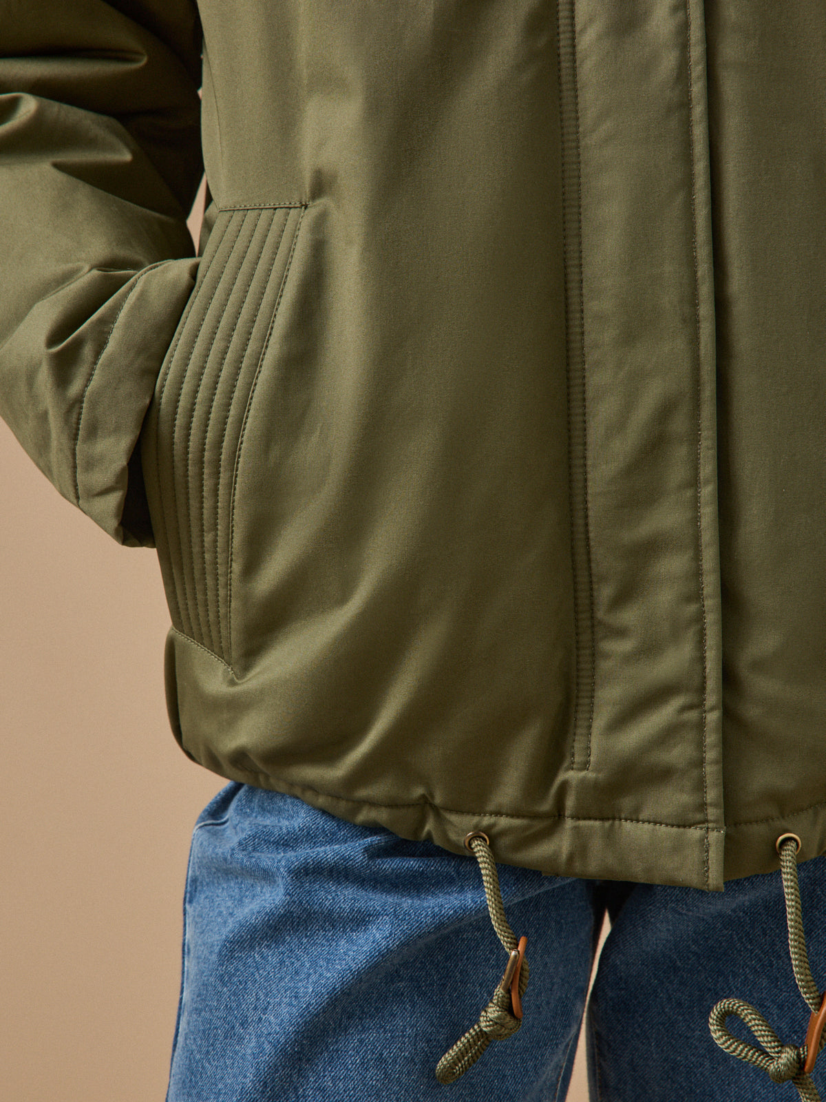 Women's short parka with faux-fur lining