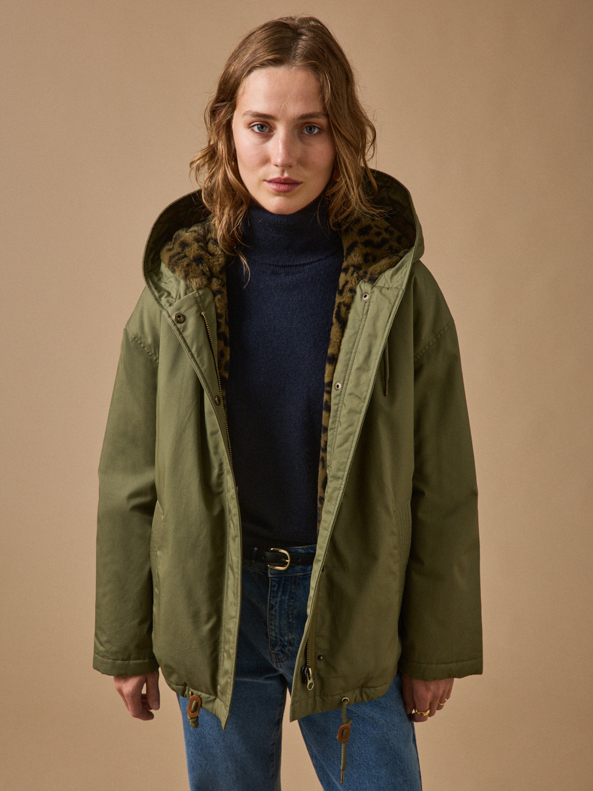 Women's short parka with faux-fur lining