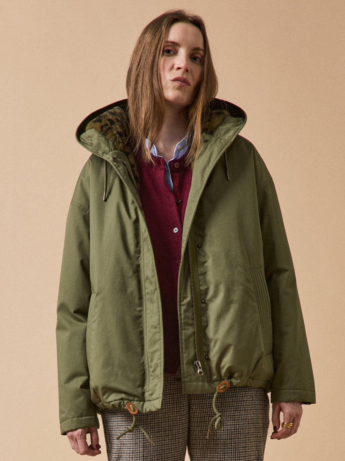 Women's short parka with faux-fur lining