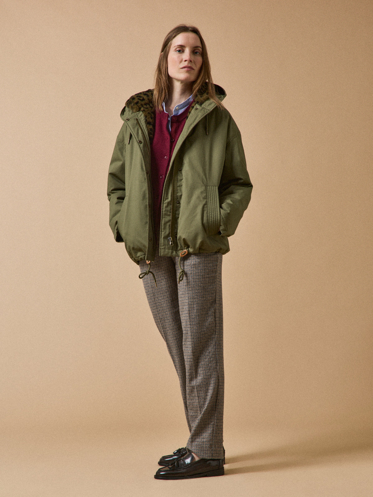 Women's short parka with faux-fur lining