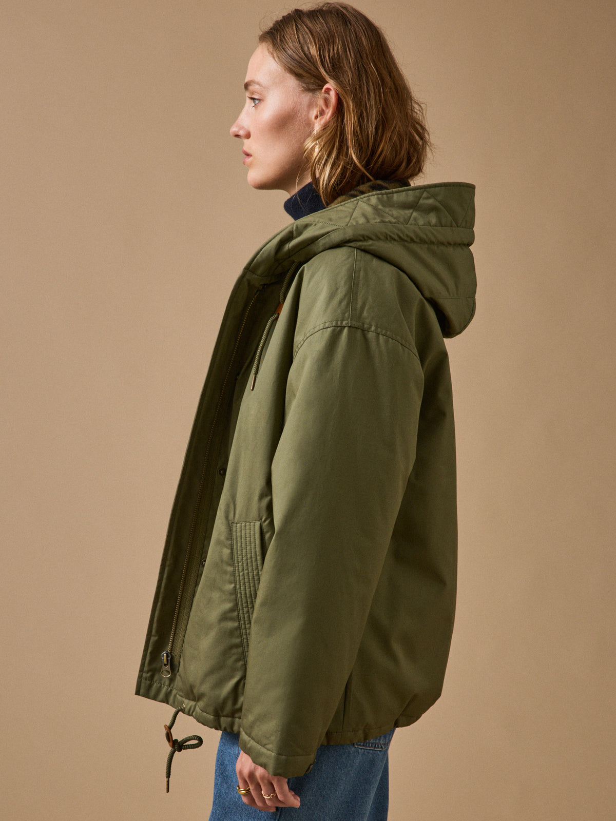 Women's short parka with faux-fur lining