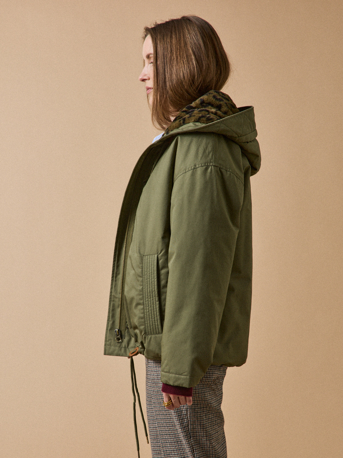 Women's short parka with faux-fur lining