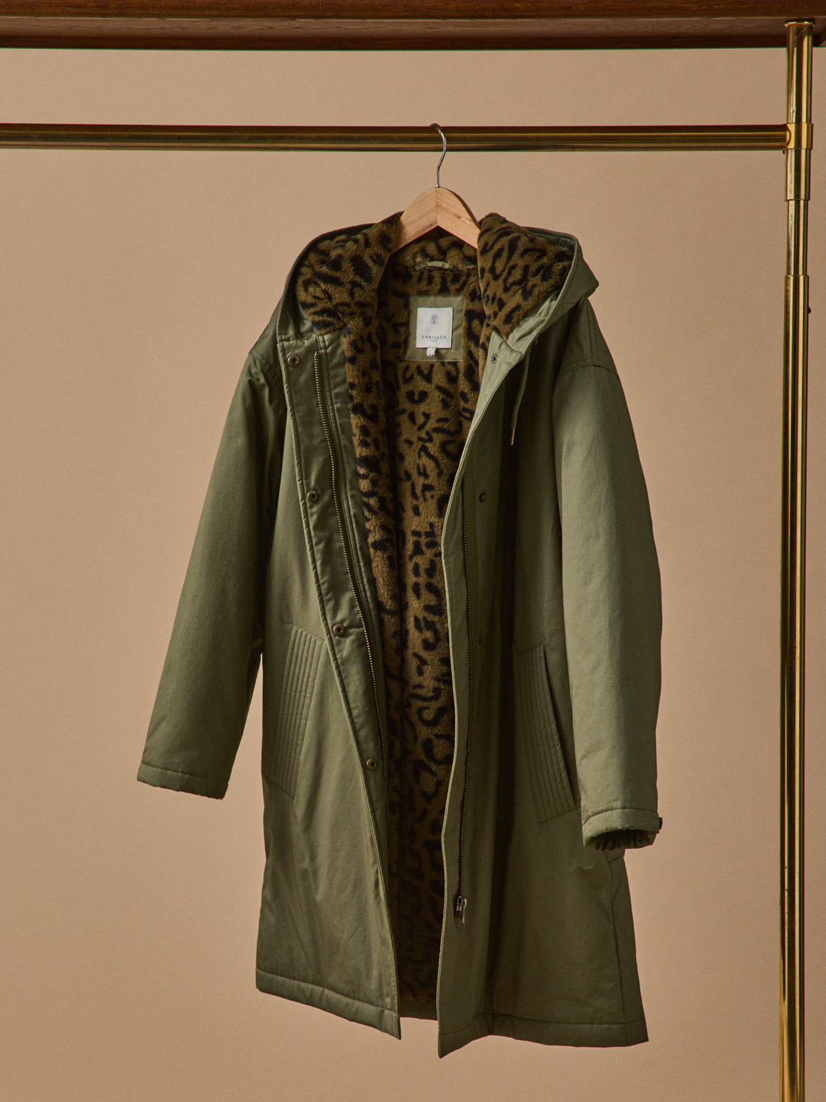 Women's mid-length parka with faux-fur lining