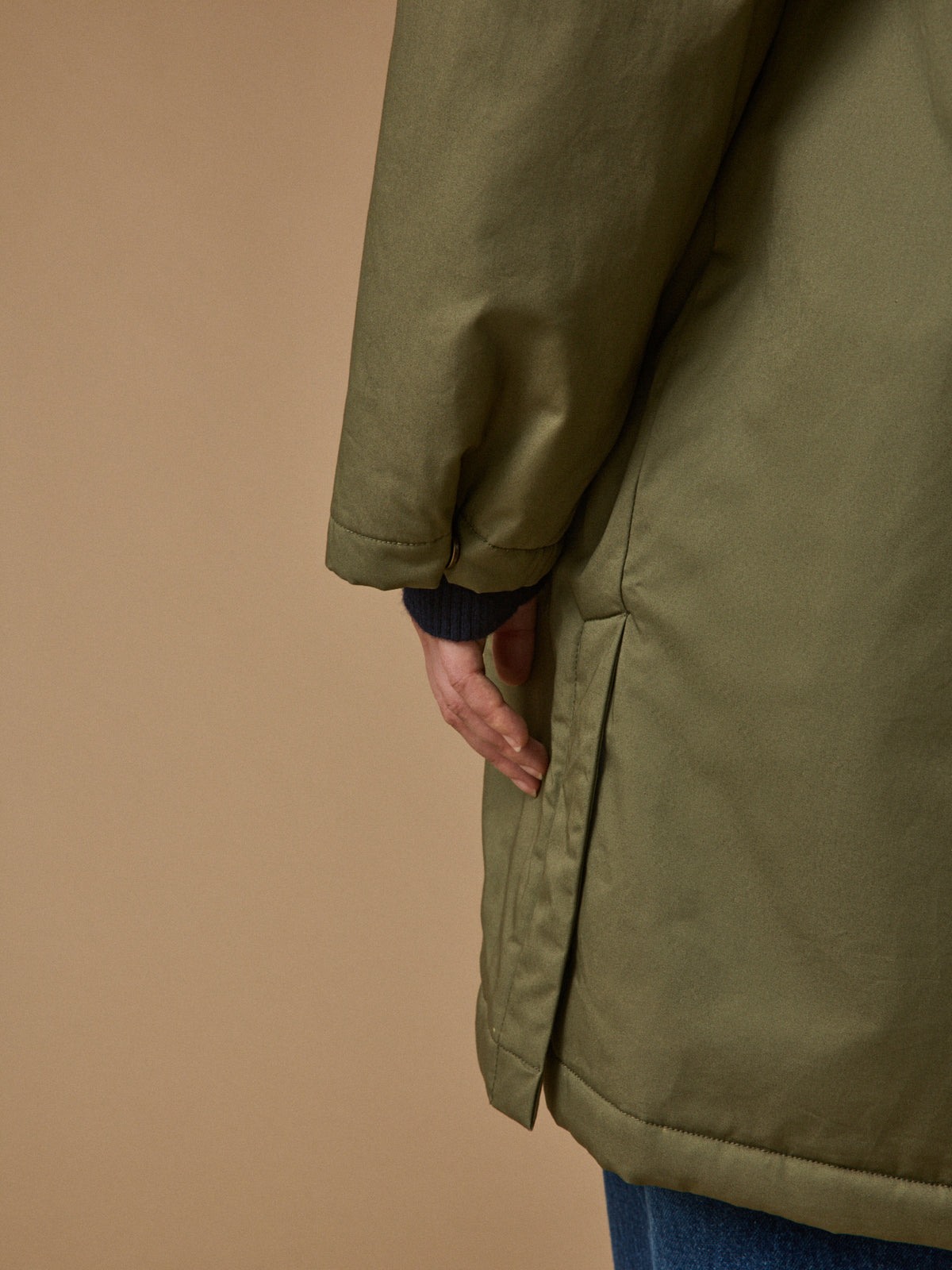 Women's mid-length parka with faux-fur lining