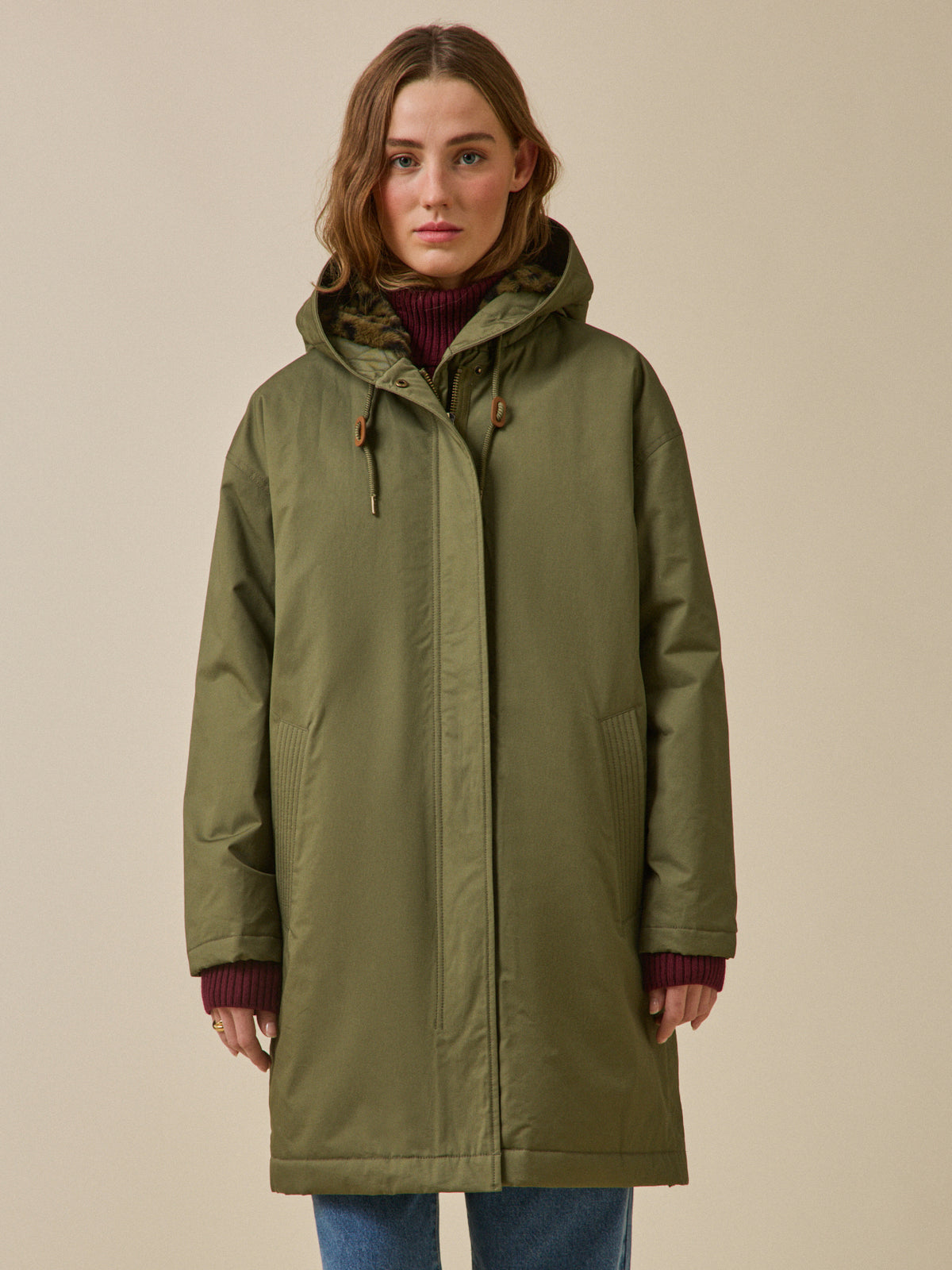 Women's mid-length parka with faux-fur lining