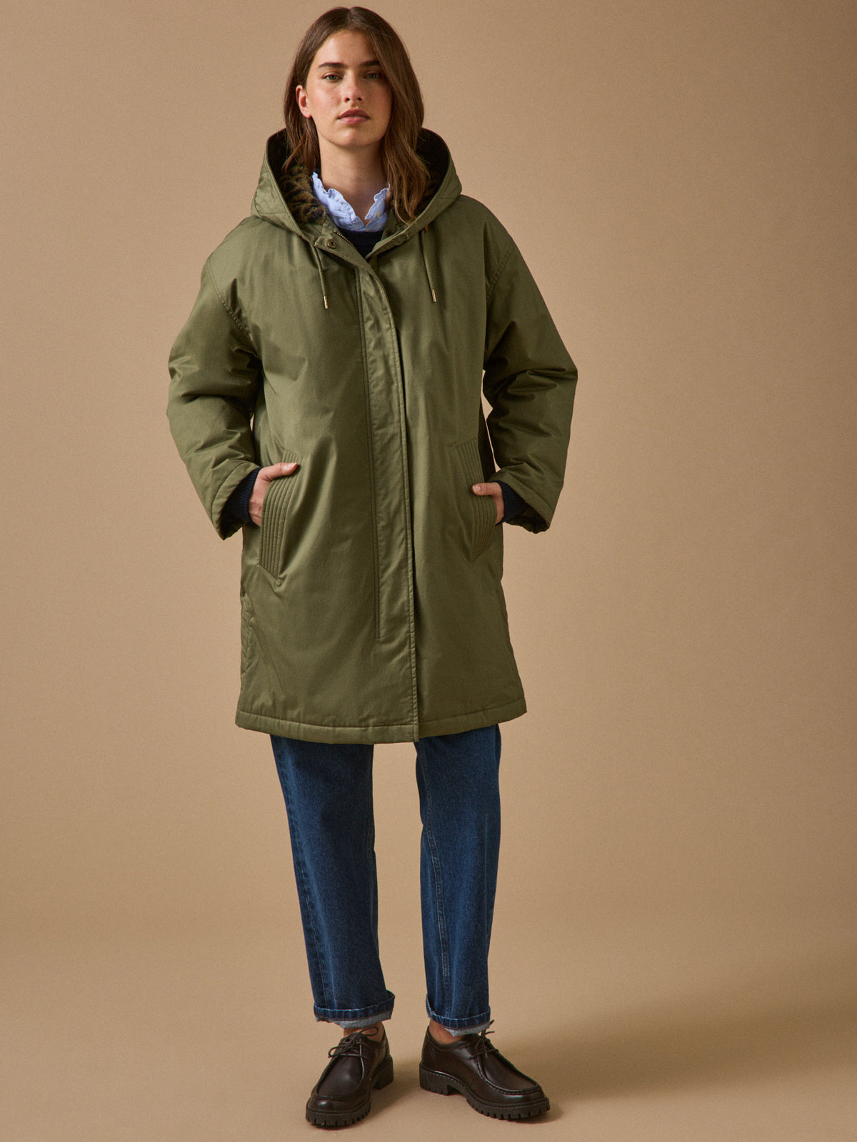 Women's mid-length parka with faux-fur lining