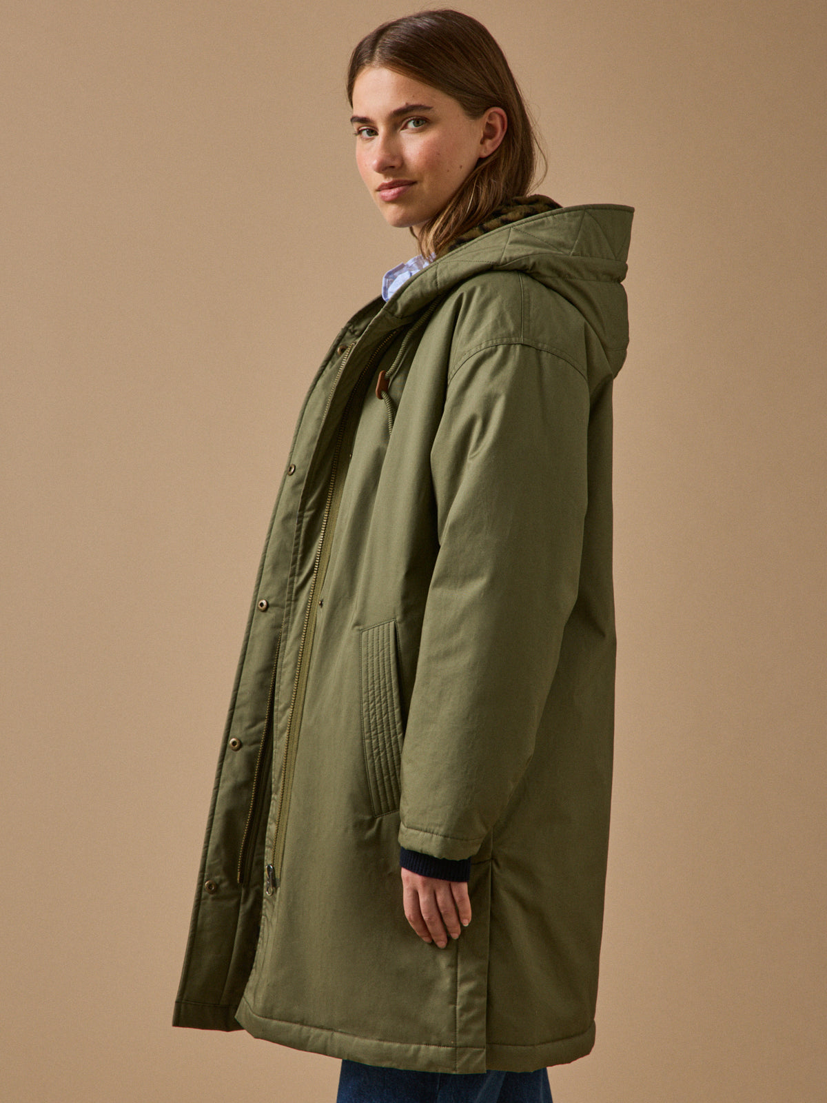 Women's mid-length parka with faux-fur lining
