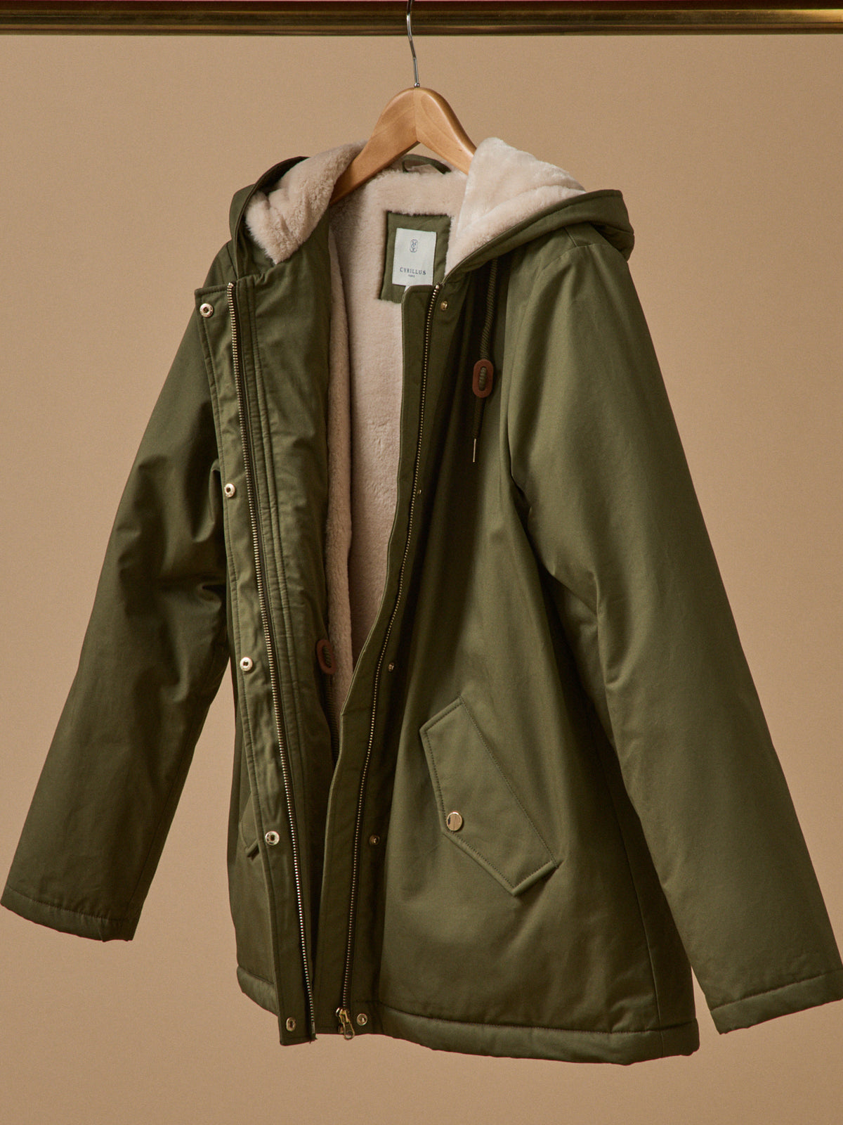 Women's short parka with faux fur lining