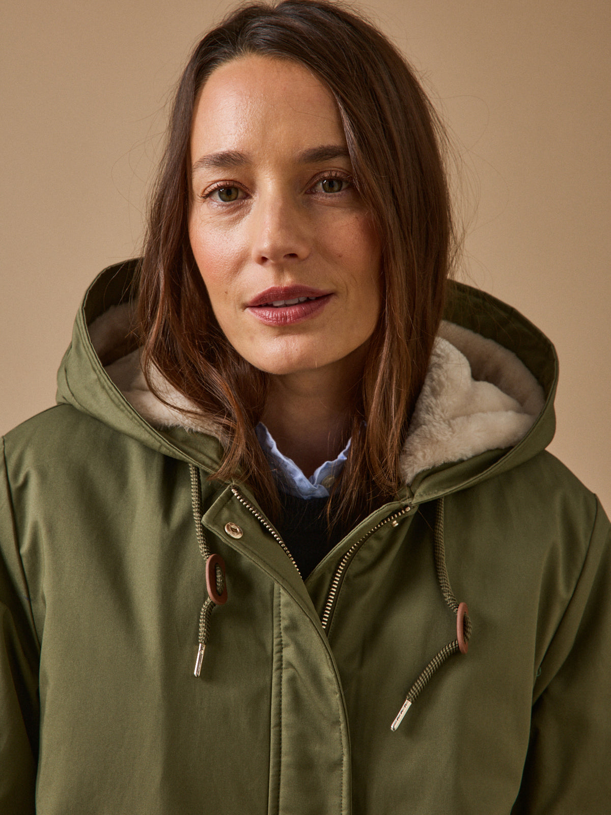 Women's short parka with faux fur lining