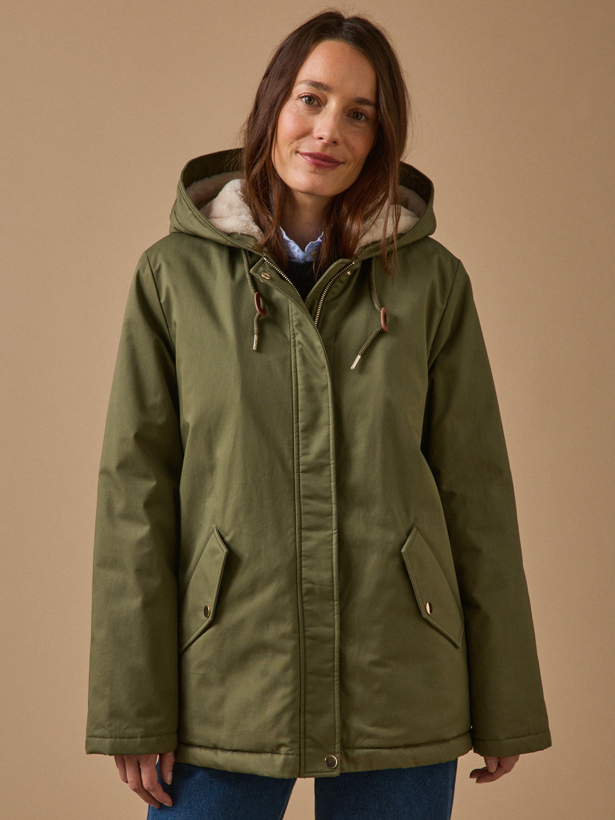 Women's short parka with faux fur lining
