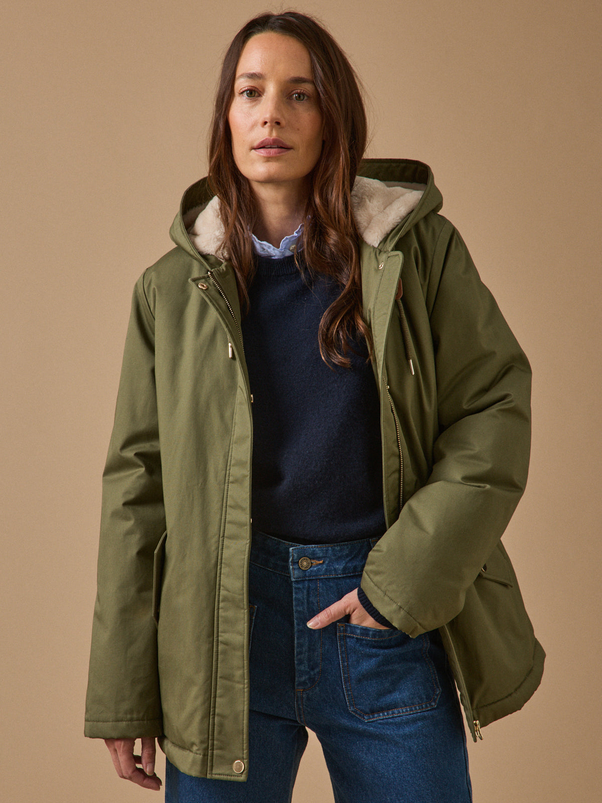 Women's short parka with faux fur lining