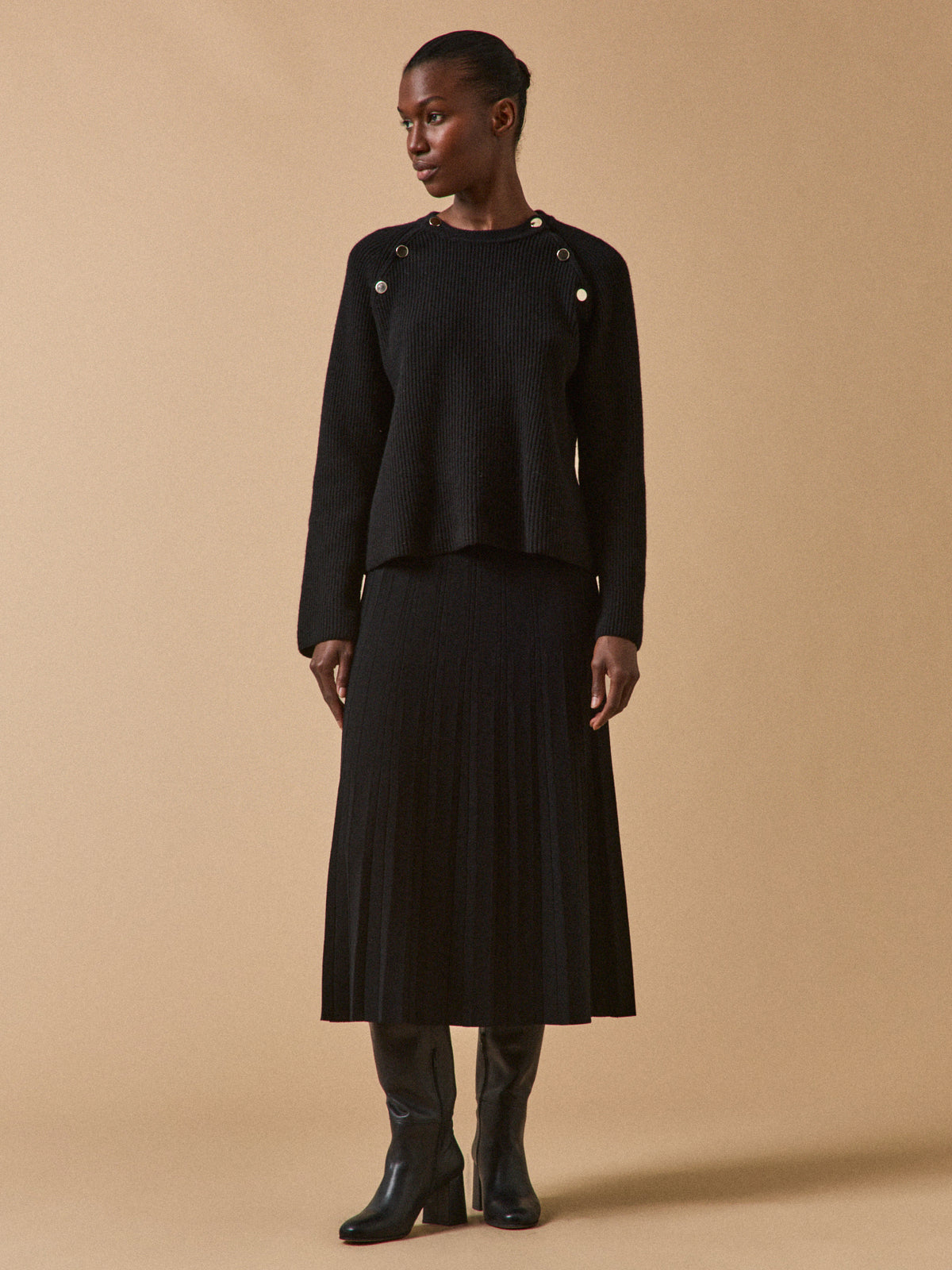 Women's pleated mid-length knit skirt