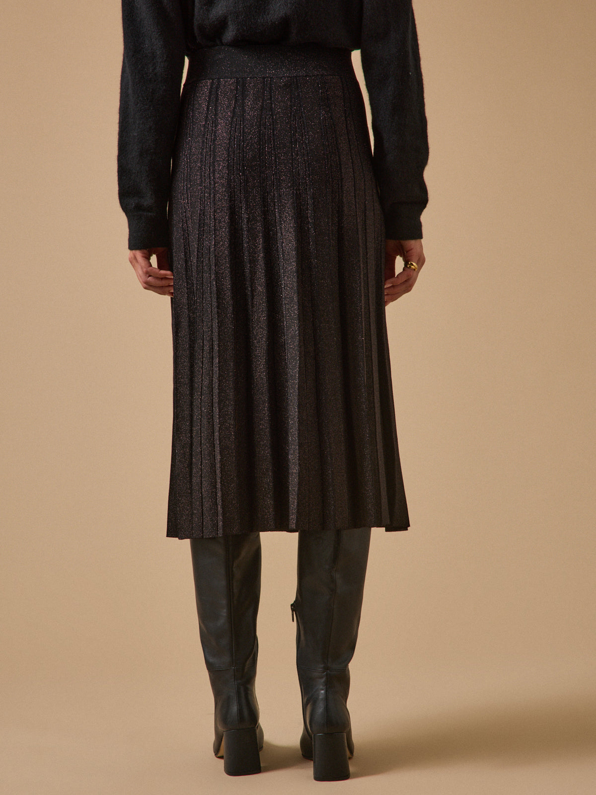 Women's pleated mid-length knit skirt