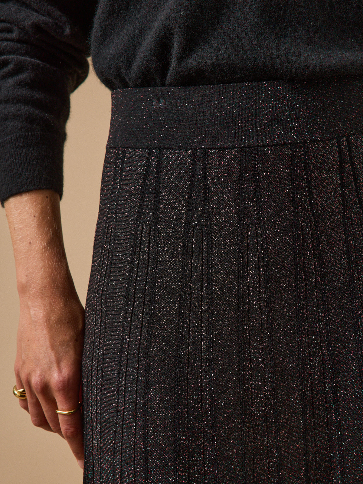 Women's pleated mid-length knit skirt