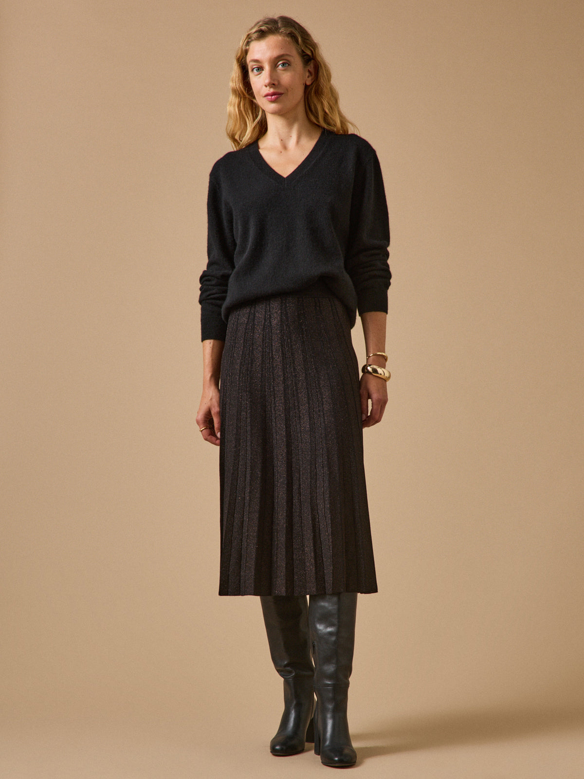 Women's pleated mid-length knit skirt