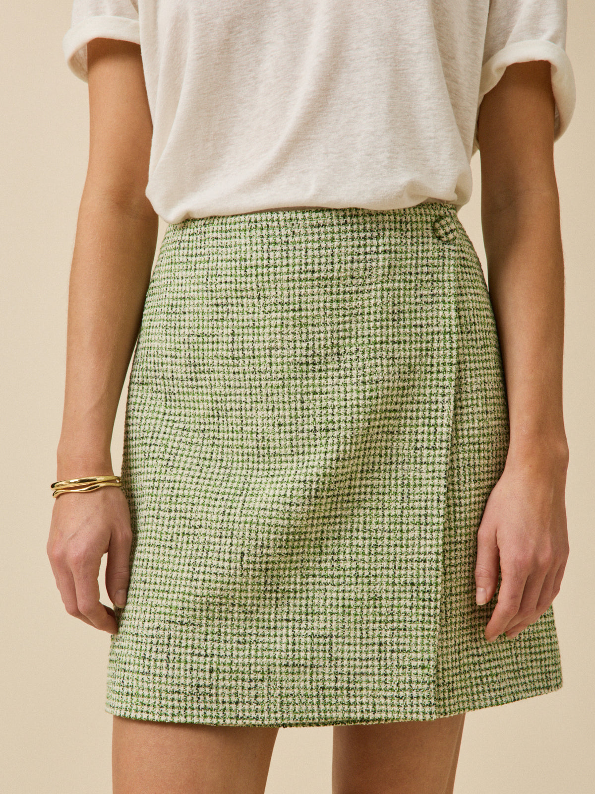 Women's short wraparound skirt in tweed checks