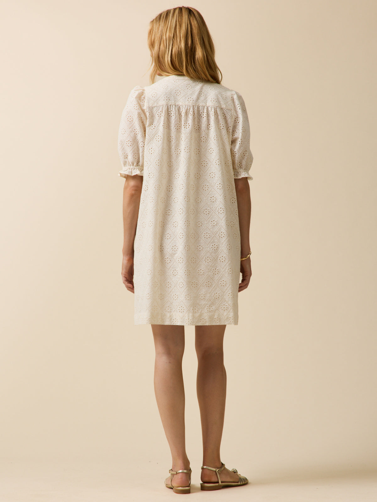 Robe courte broderie anglaise femme