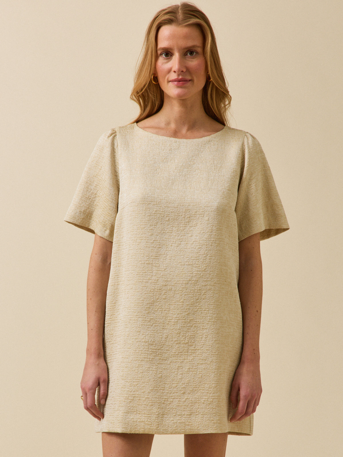Robe courte cérémonie femme jacquard doré