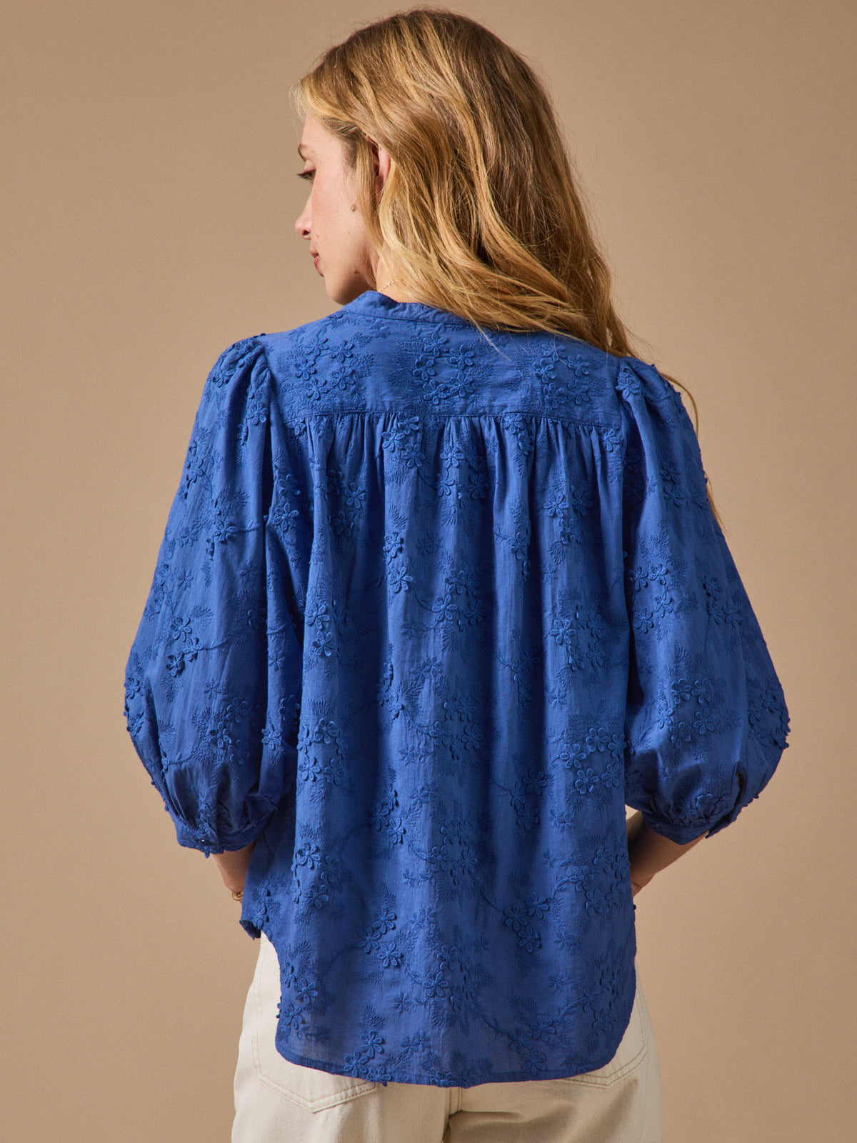 Women's embroidered cotton blouse with 3D flowers