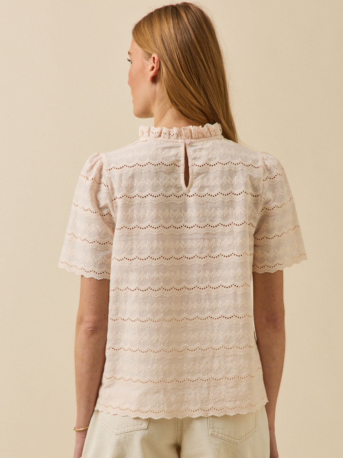 Top broderie anglaise col volanté femme