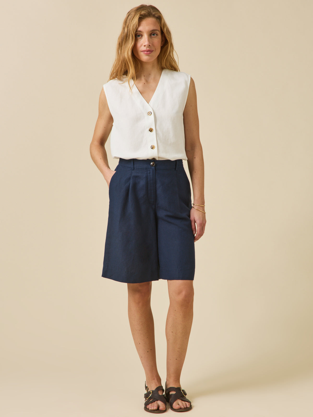 Women's linen and viscose button top
