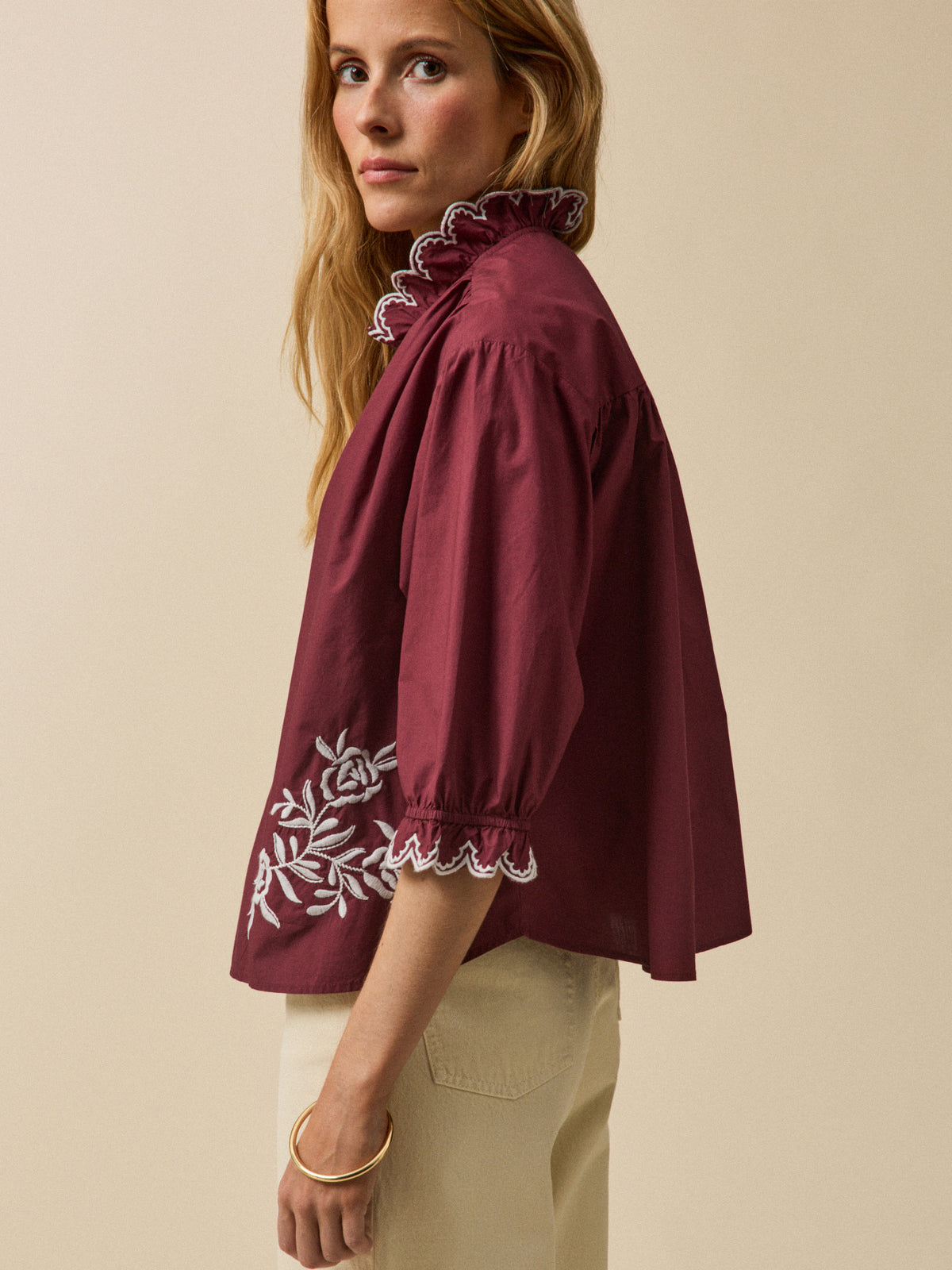 Blouse col volanté coton brodé femme