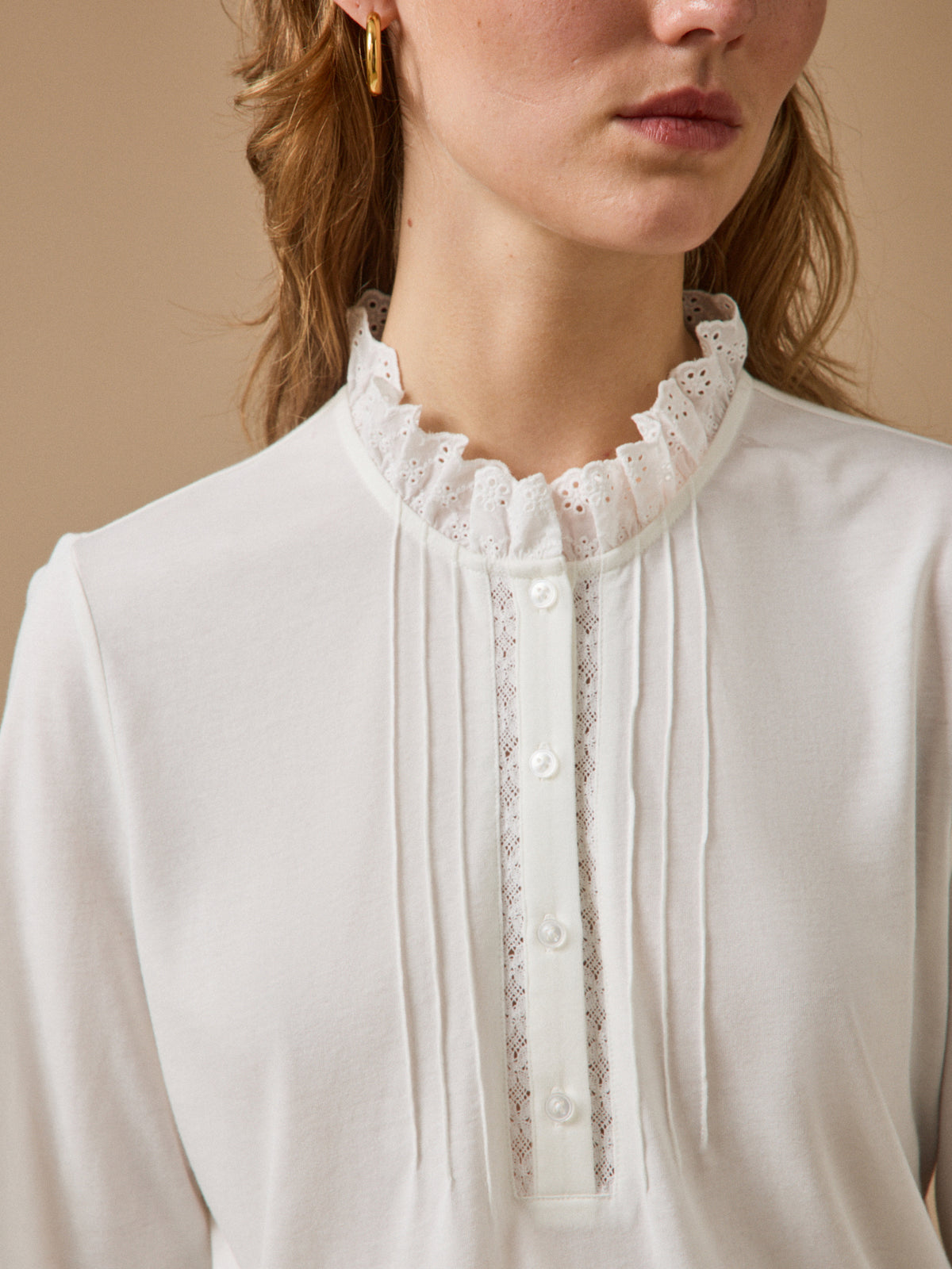 Women's T-shirt with frilly neckline