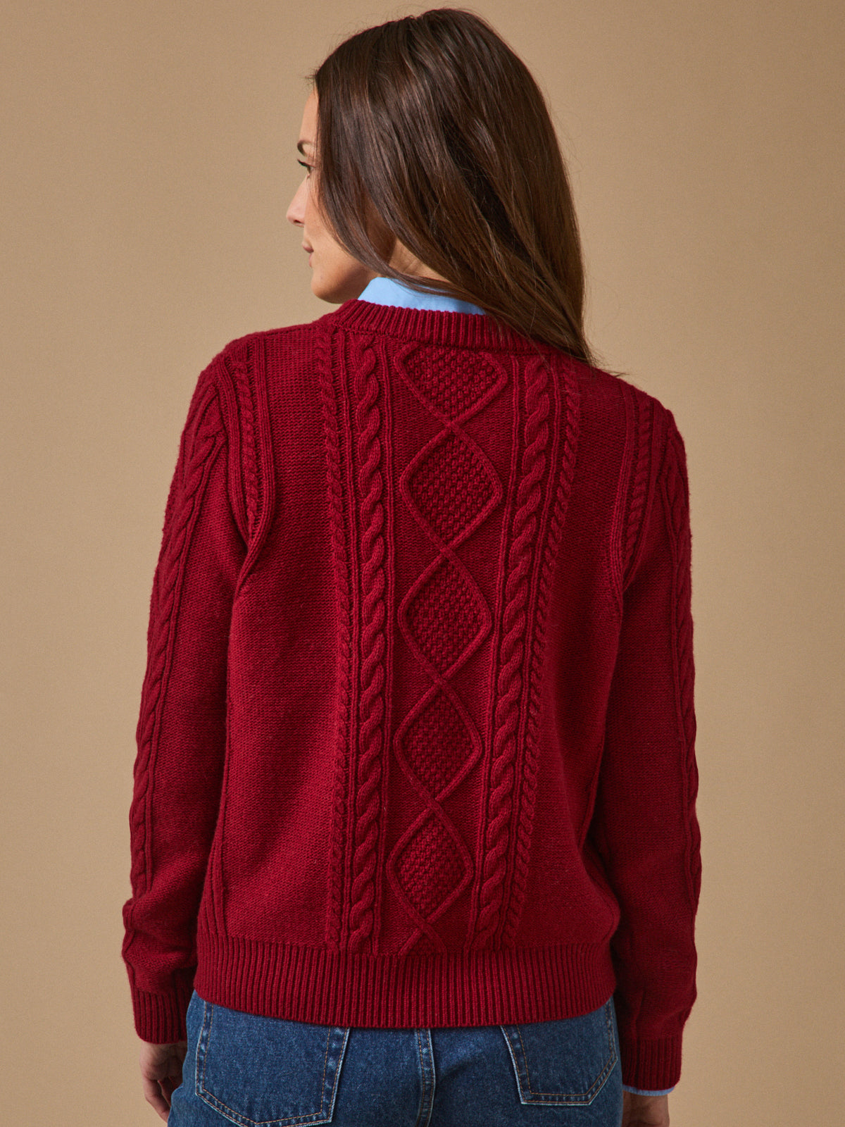 Women's cable-knit round-neck sweater