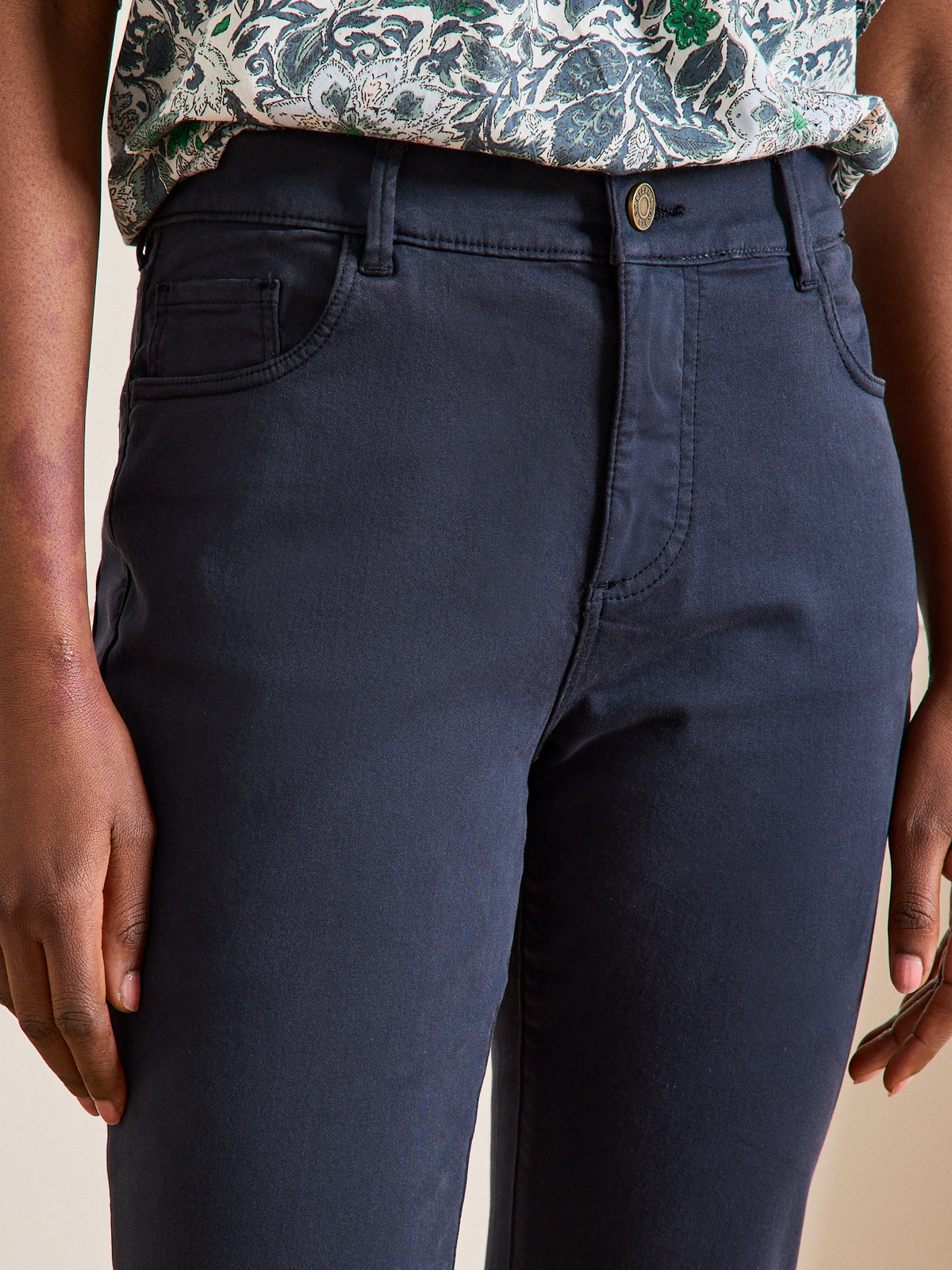 Women's slim-leg colored Chloe trousers