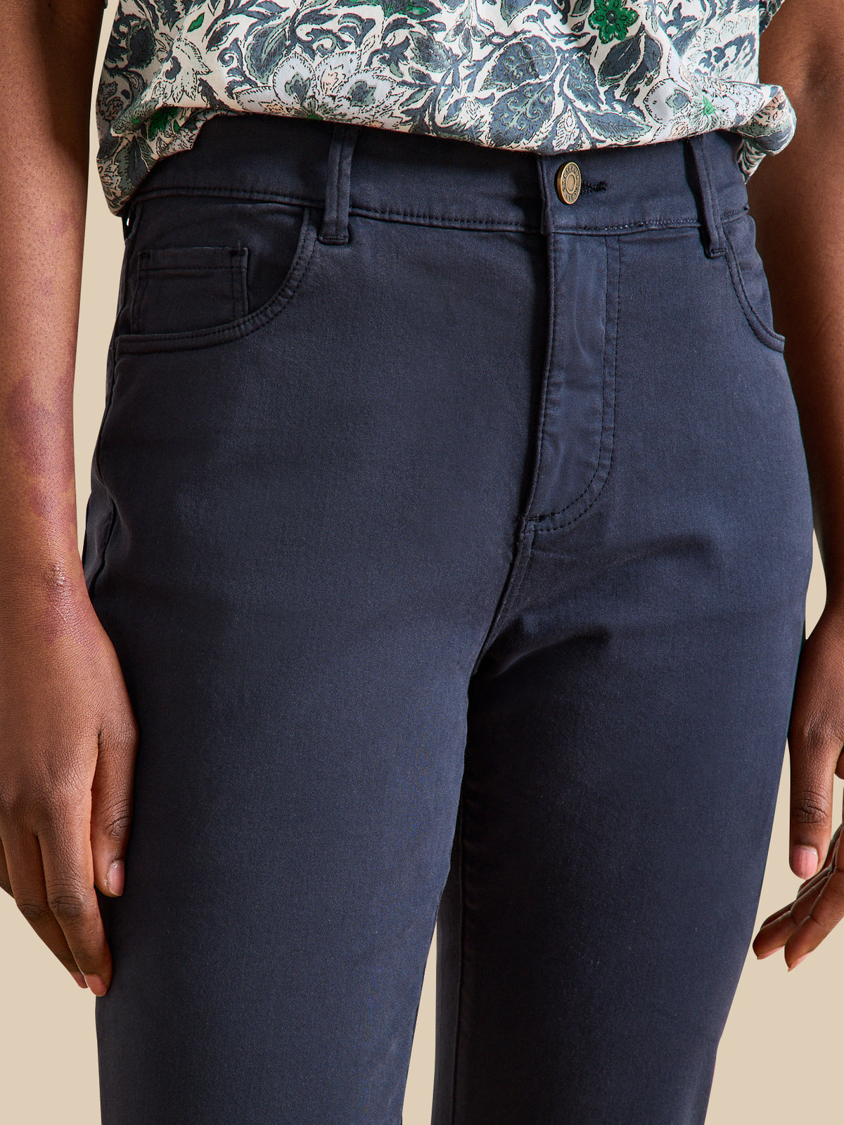 Women's slim-leg colored Chloe trousers