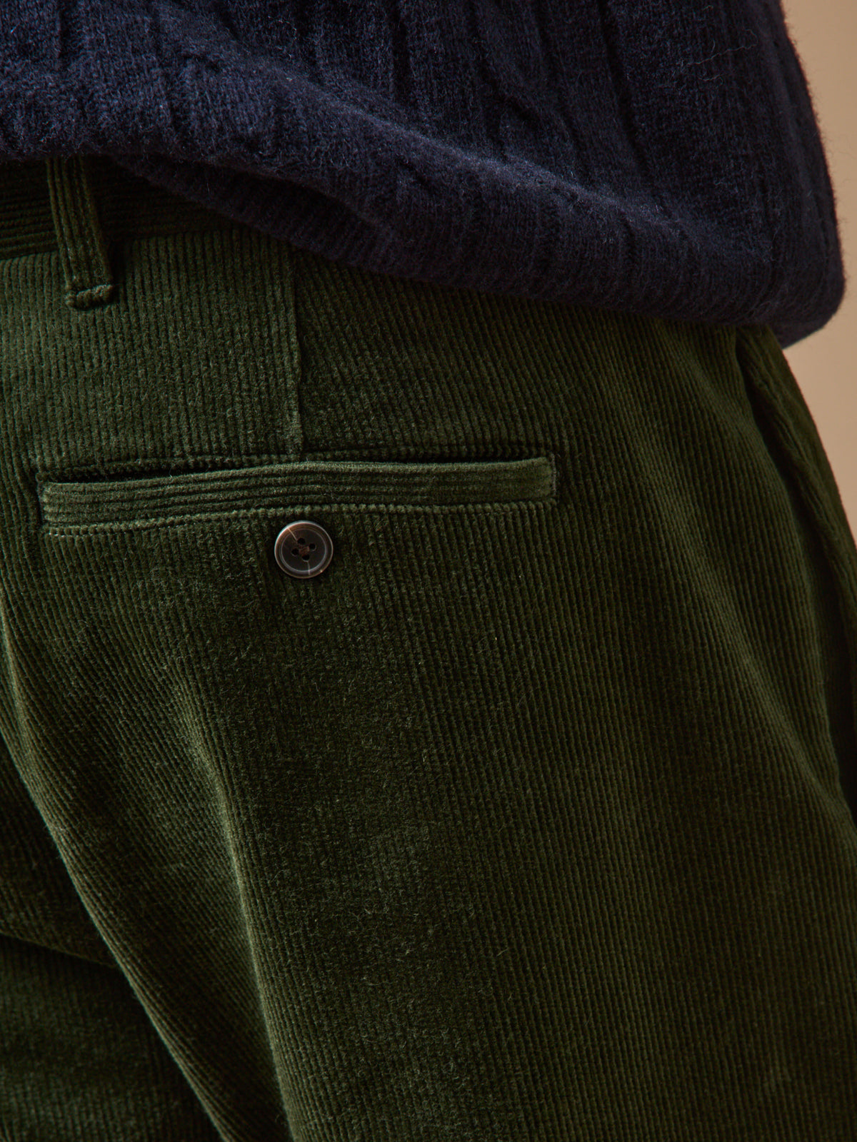 Men's regular fit corduroy chinos