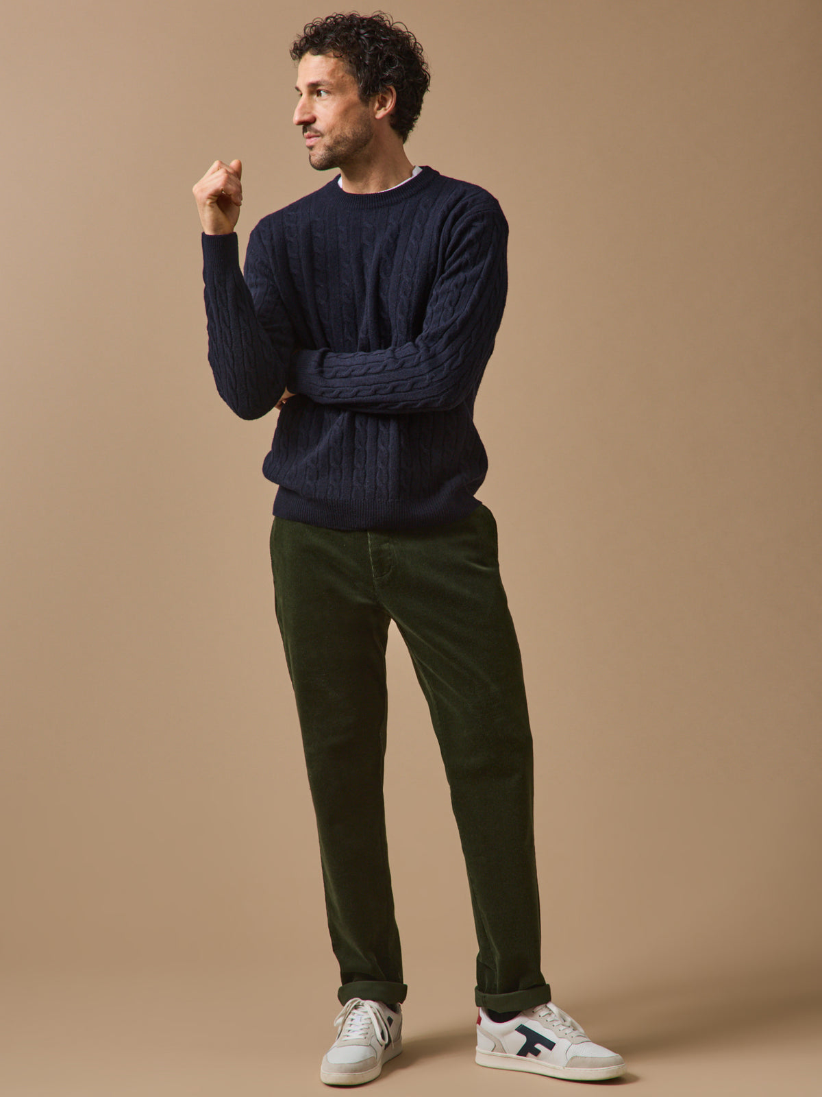 Men's regular fit corduroy chinos