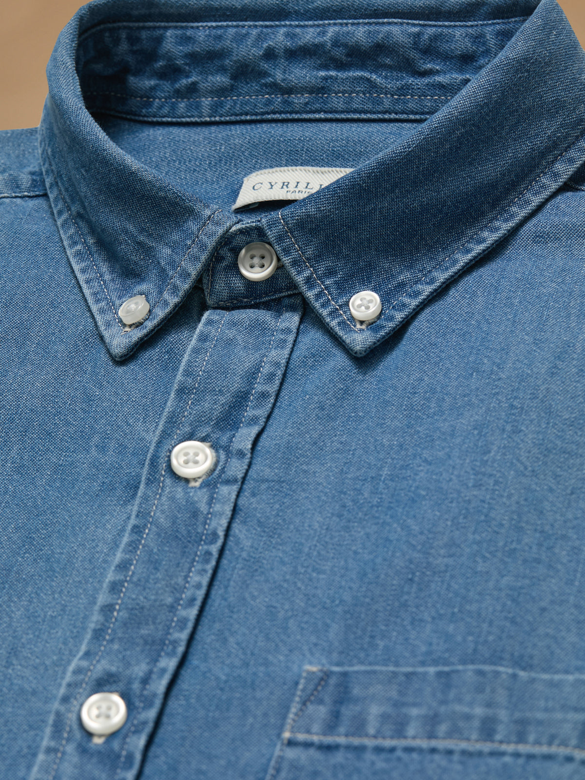 Men's denim shirt with contemporary classic style