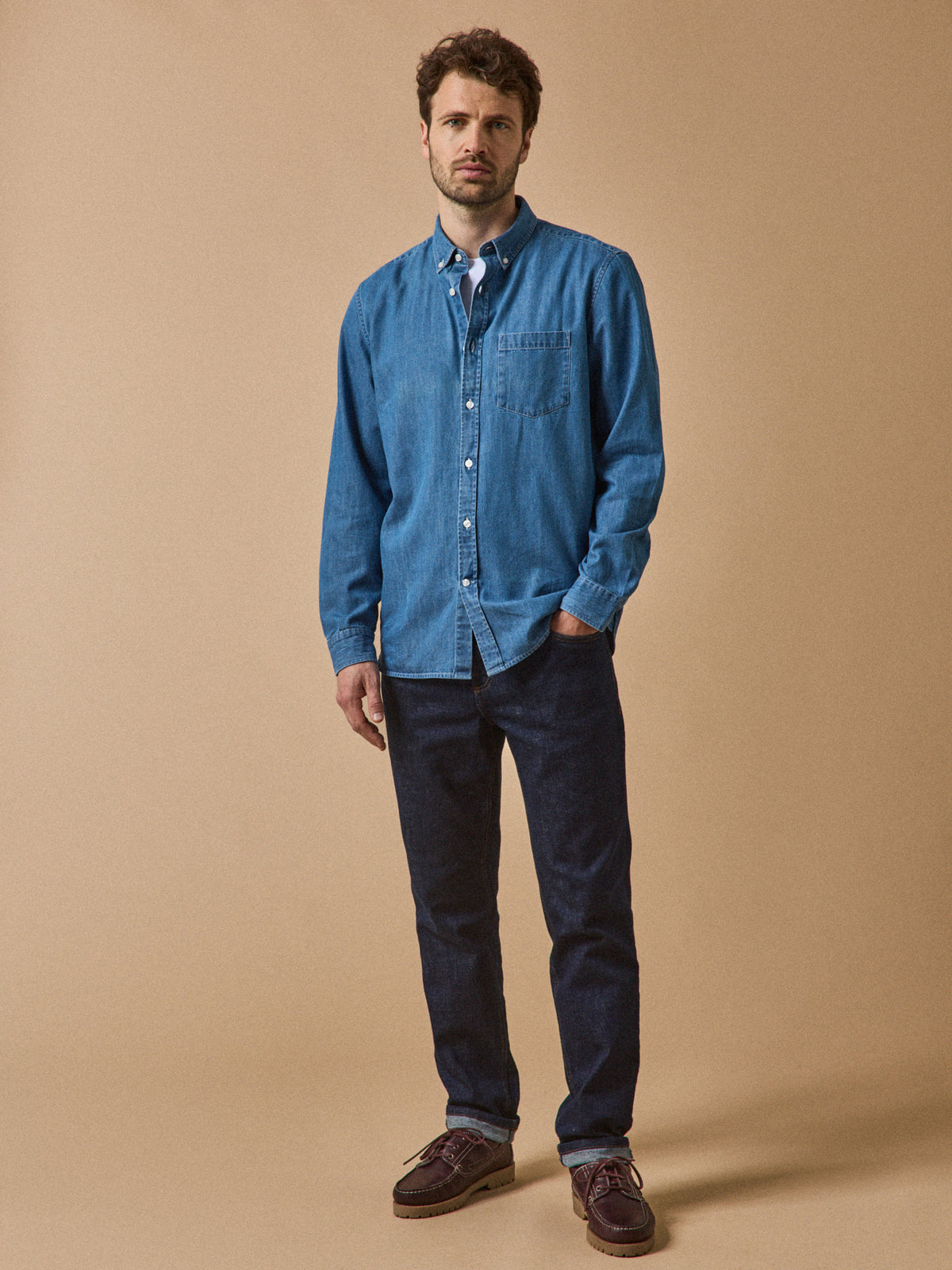 Men's denim shirt with contemporary classic style