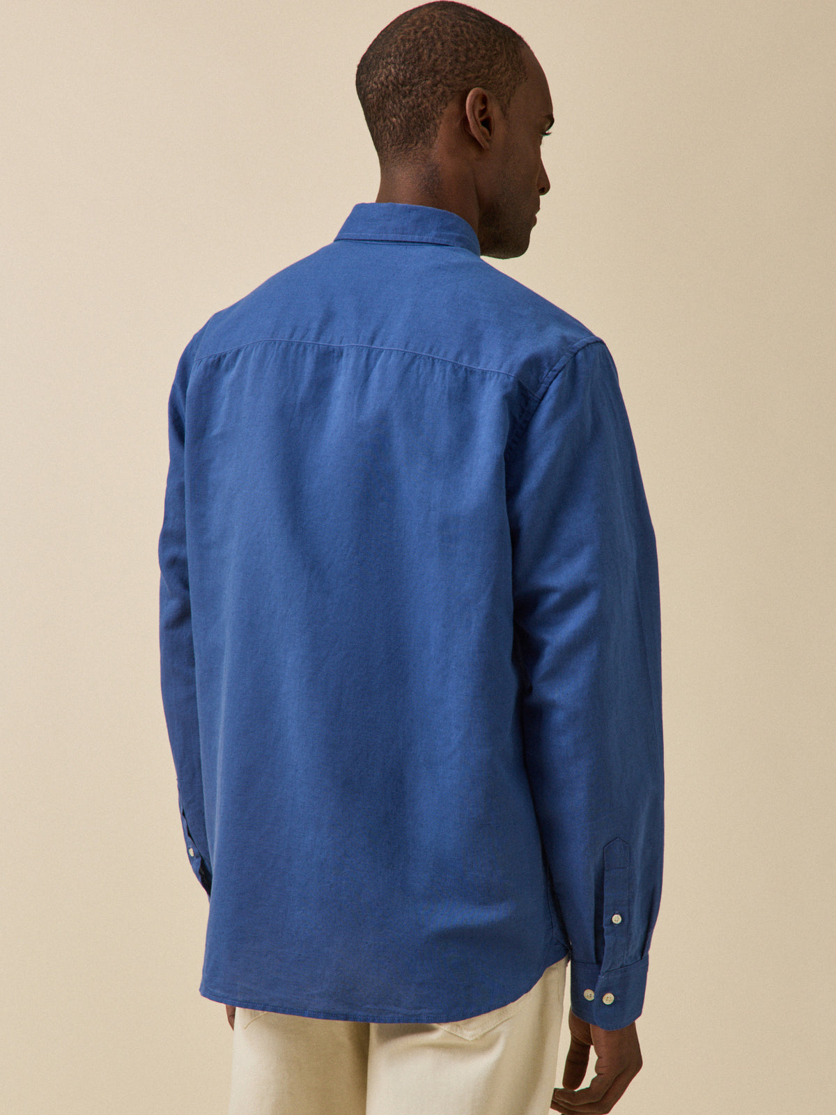 Chemise en lin homme coupe contemporaine