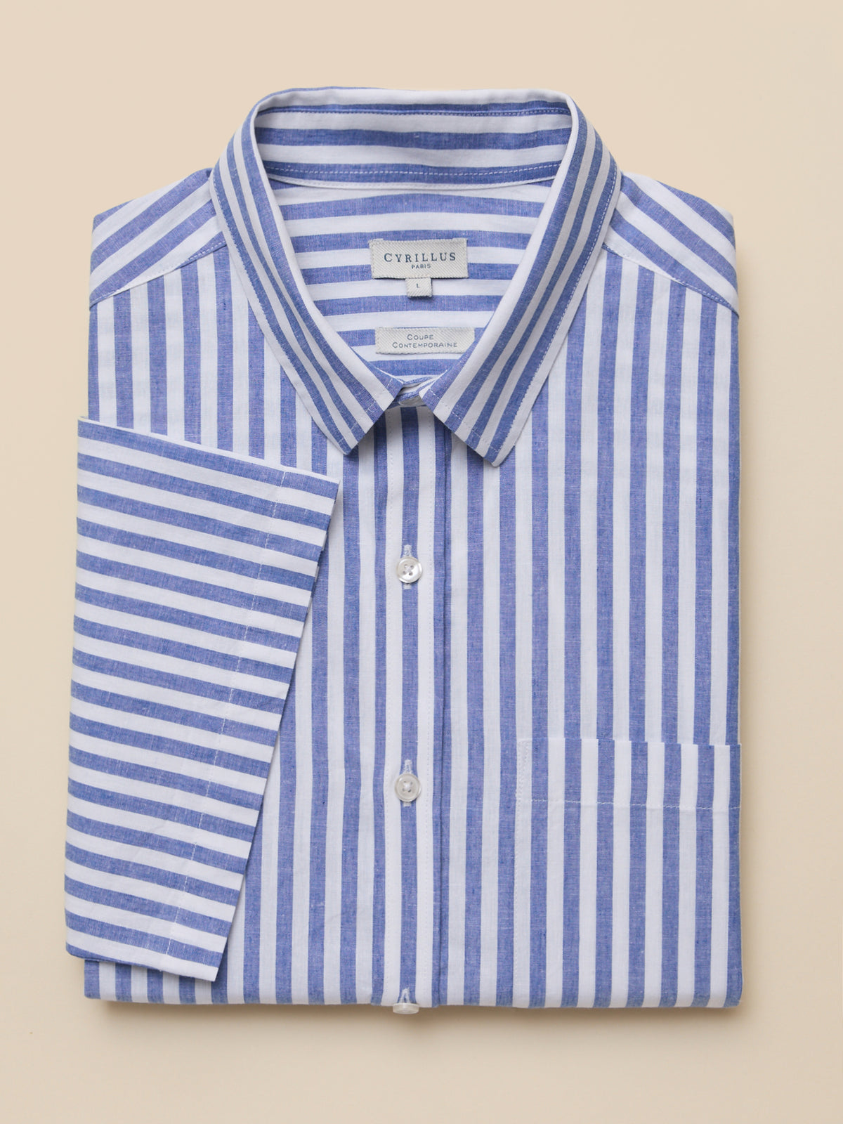Men's contemporary fit shirt with short sleeves