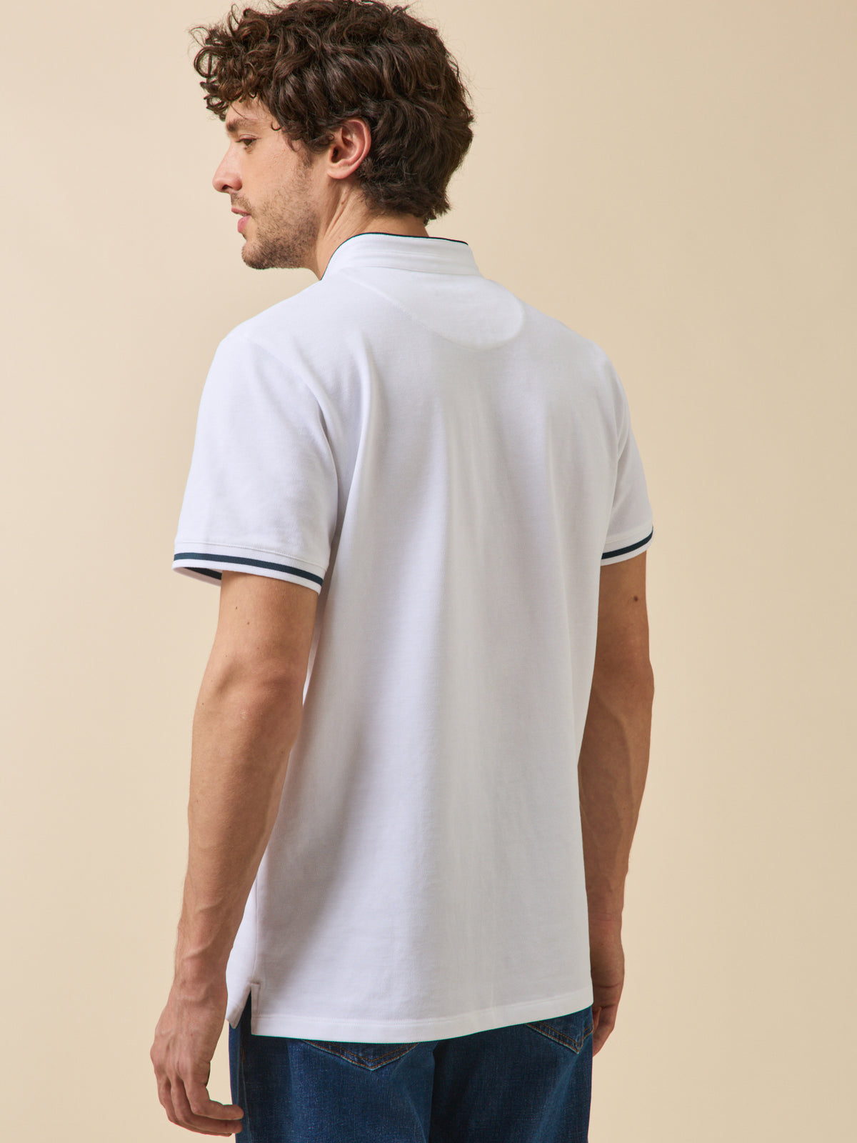 Men's organic cotton polo shirt with a straight collar