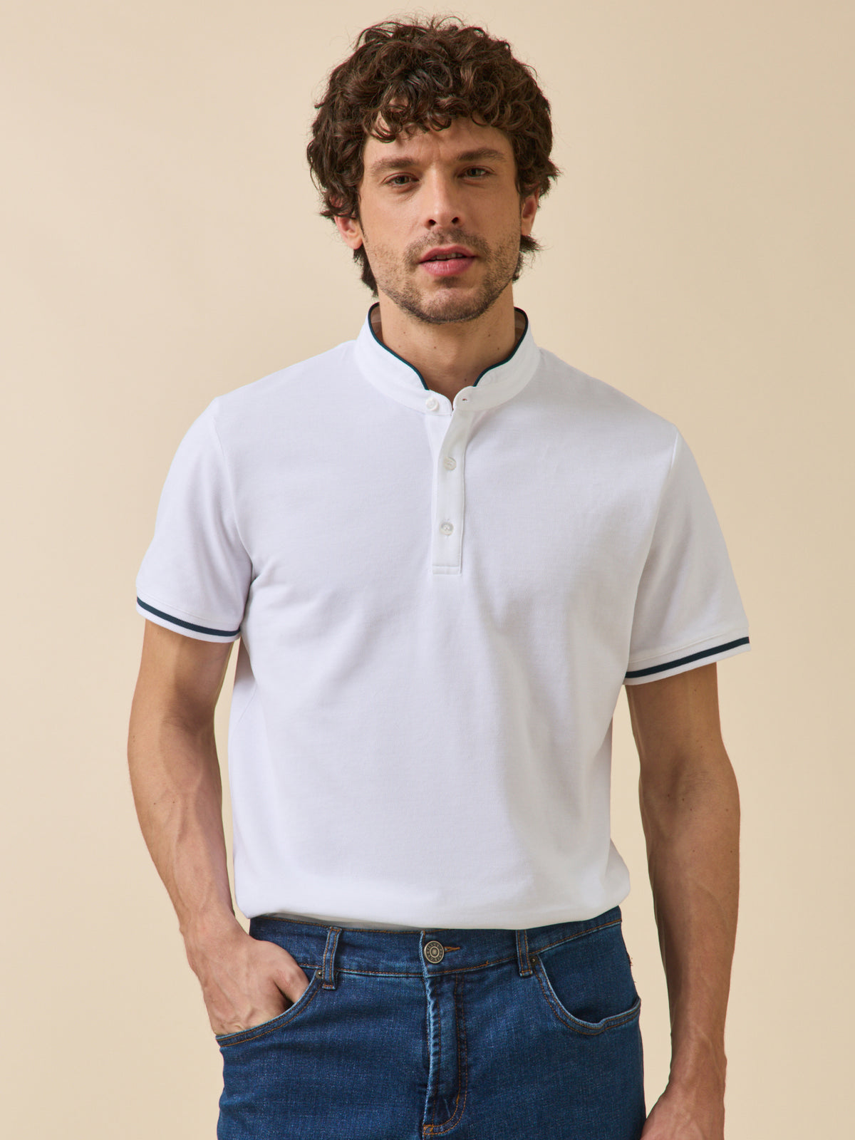 Men's organic cotton polo shirt with a straight collar