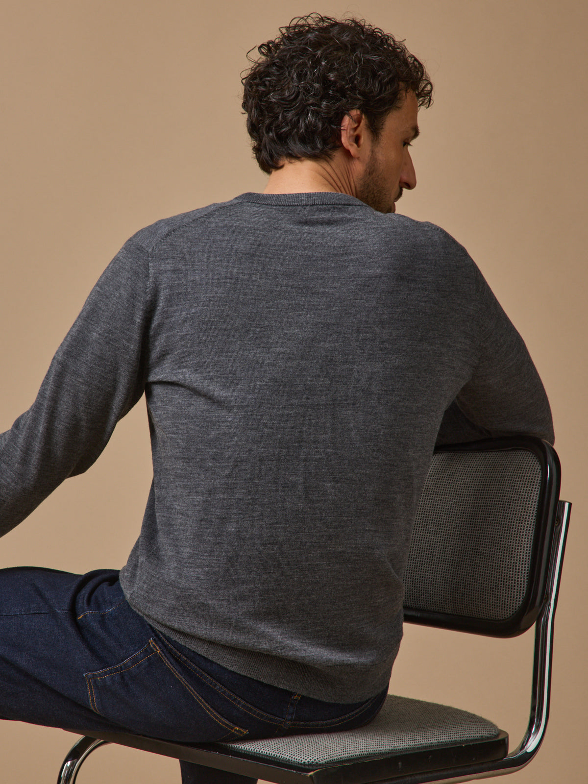 Pull fin col V laine mérinos homme