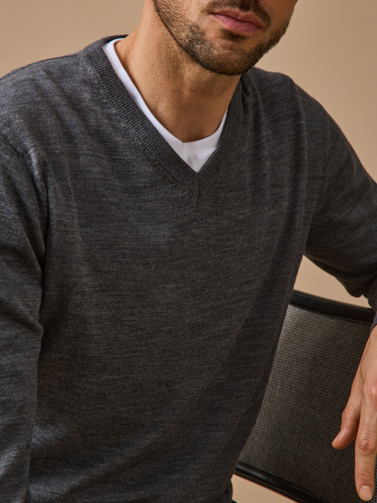 Pull fin col V laine mérinos homme