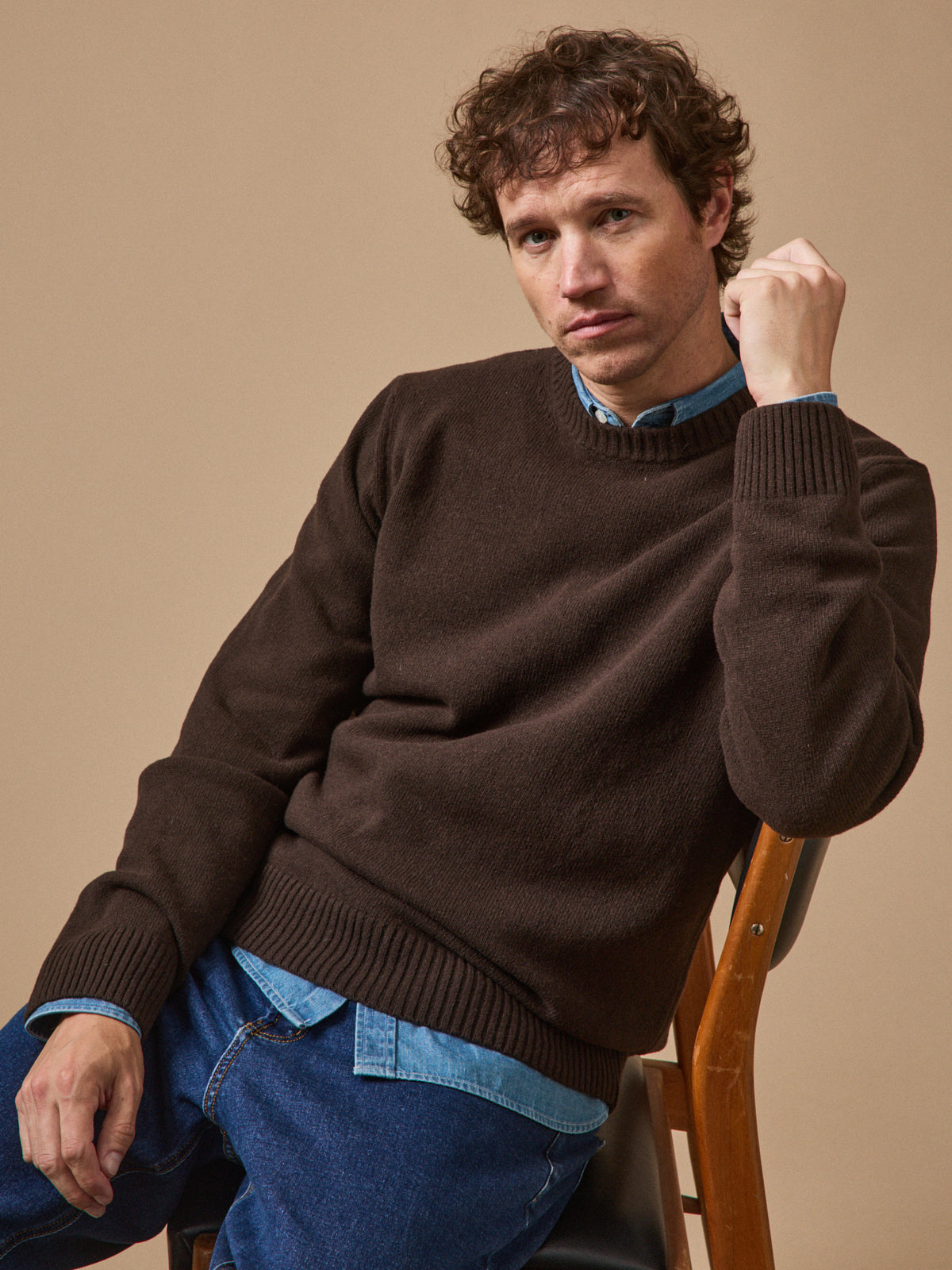 Men's wool blend sweater with round neckline