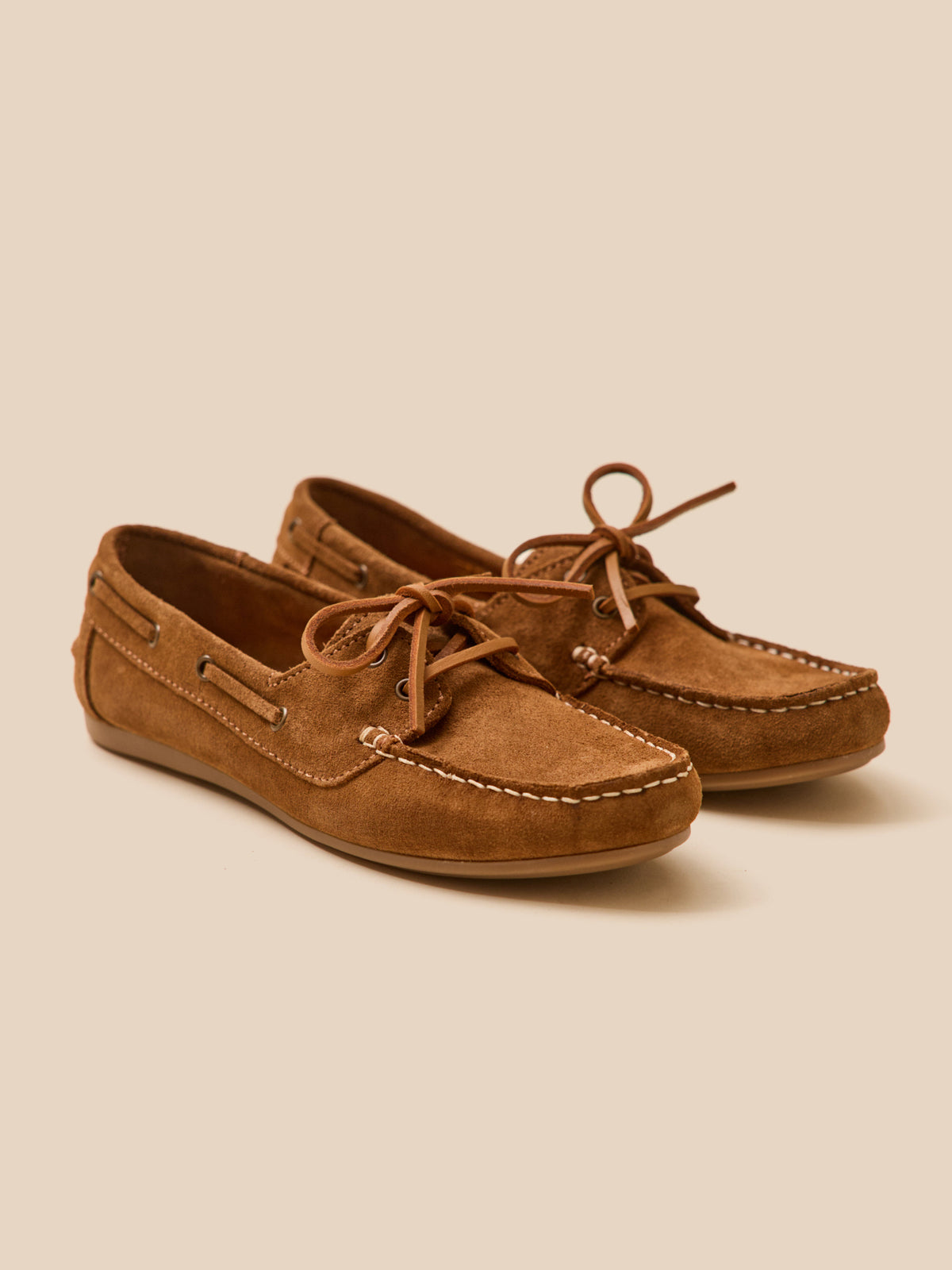 Women's leather deck shoes