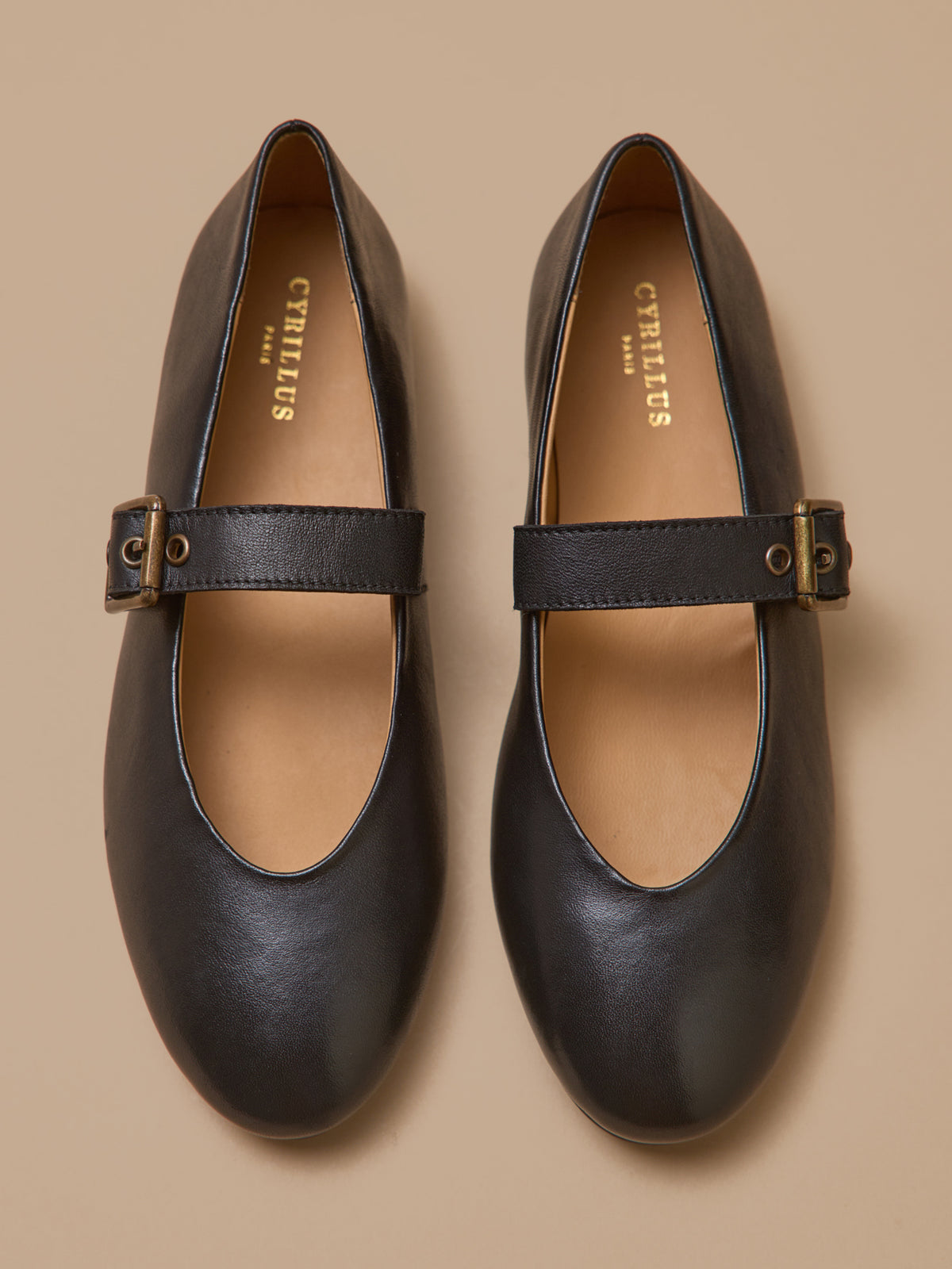 Women's leather ballet shoes with strap