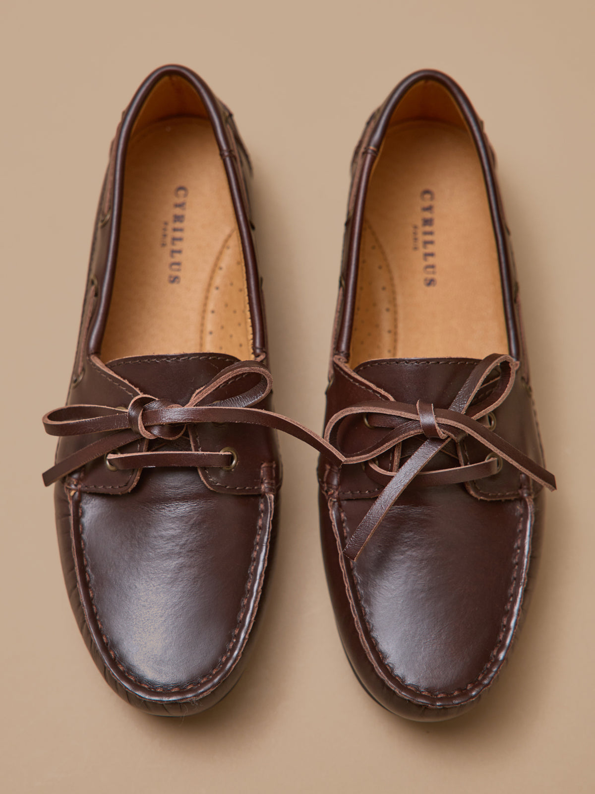 Women's leather deck shoes